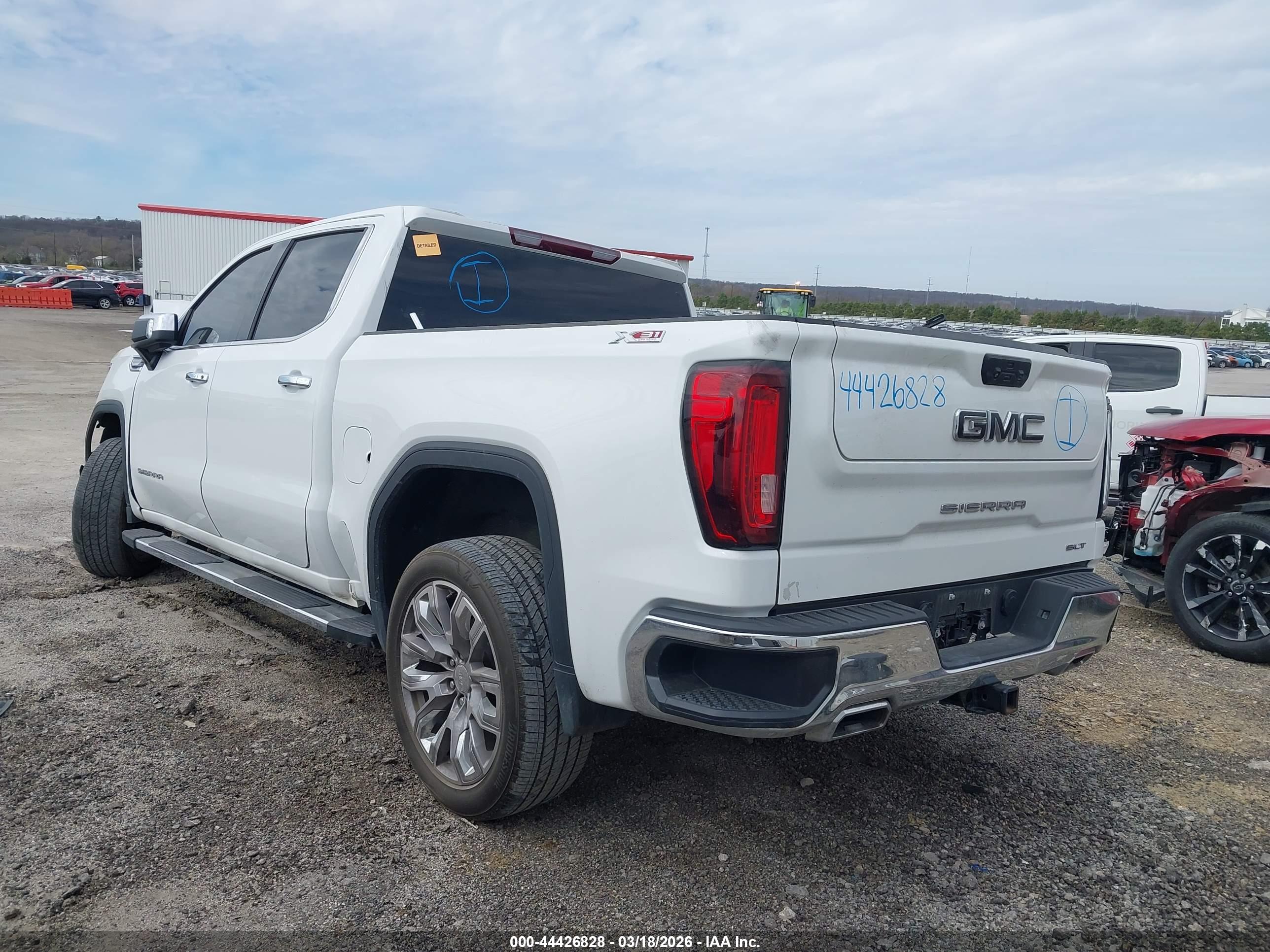 GMC SIERRA image 3
