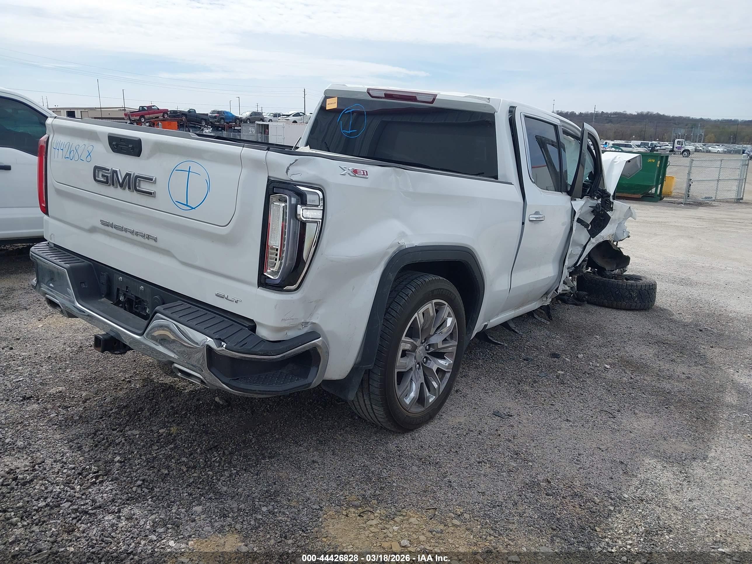 GMC SIERRA image 4