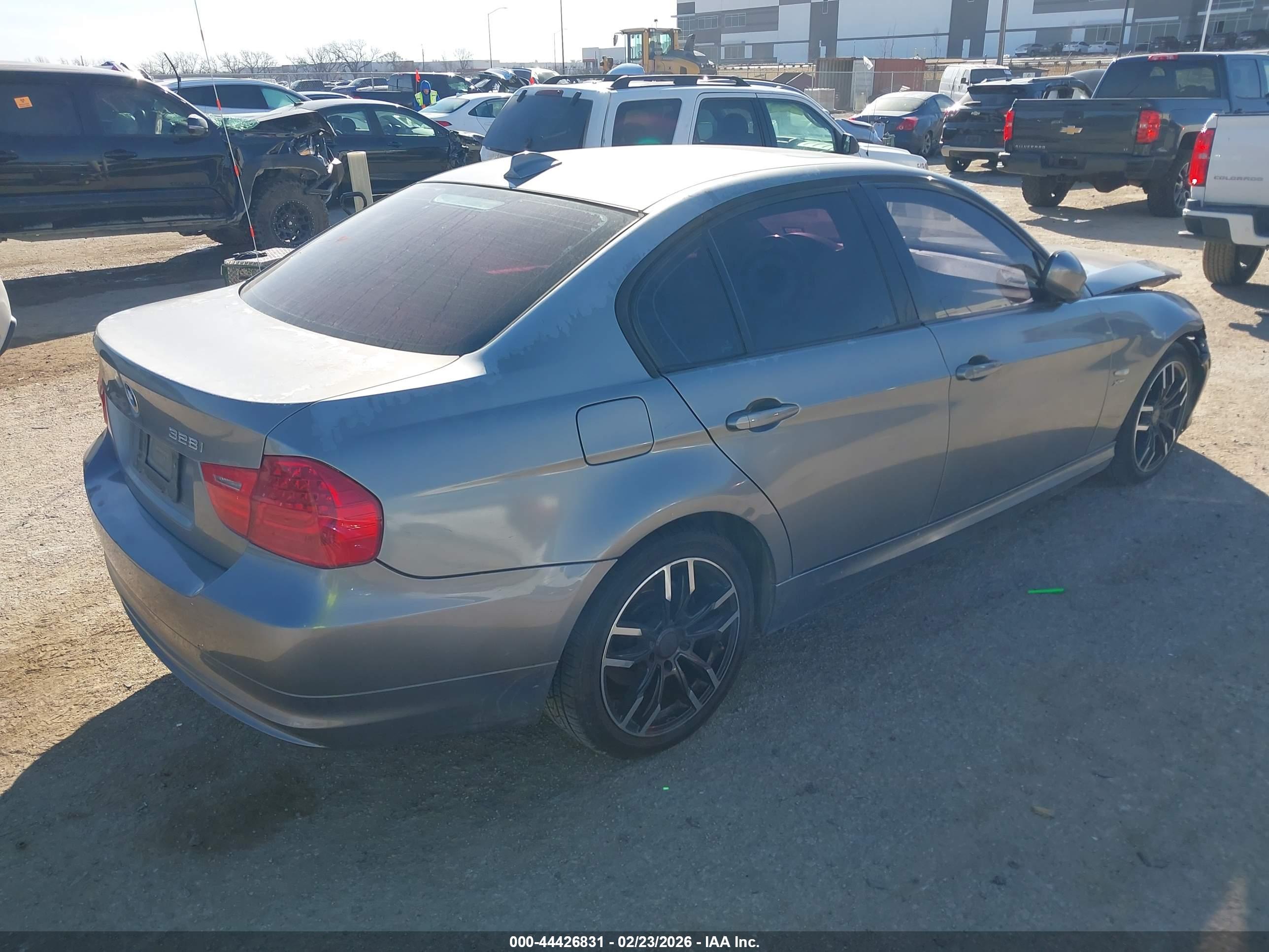 BMW 328I image 4