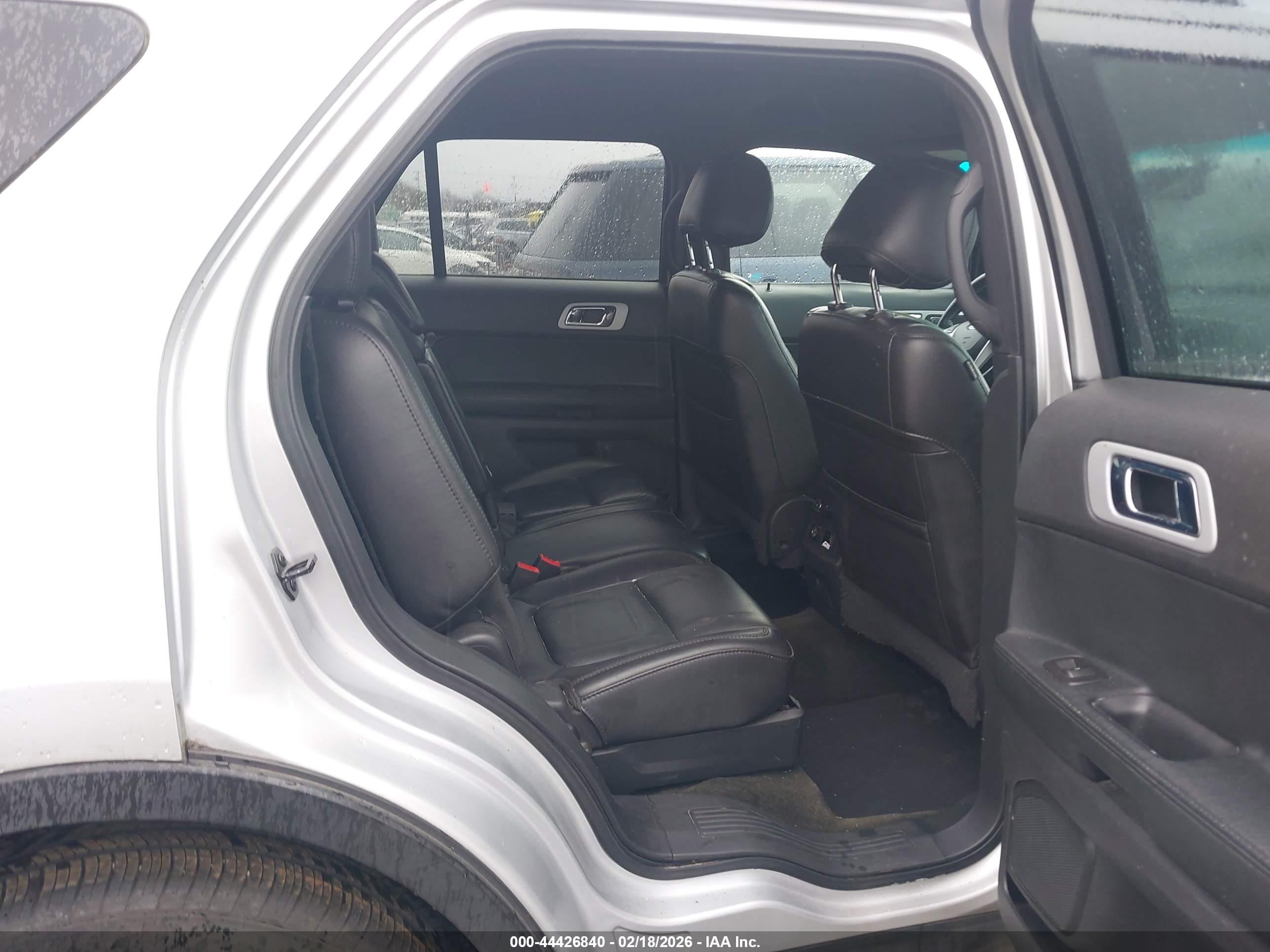 FORD EXPLORER image 8