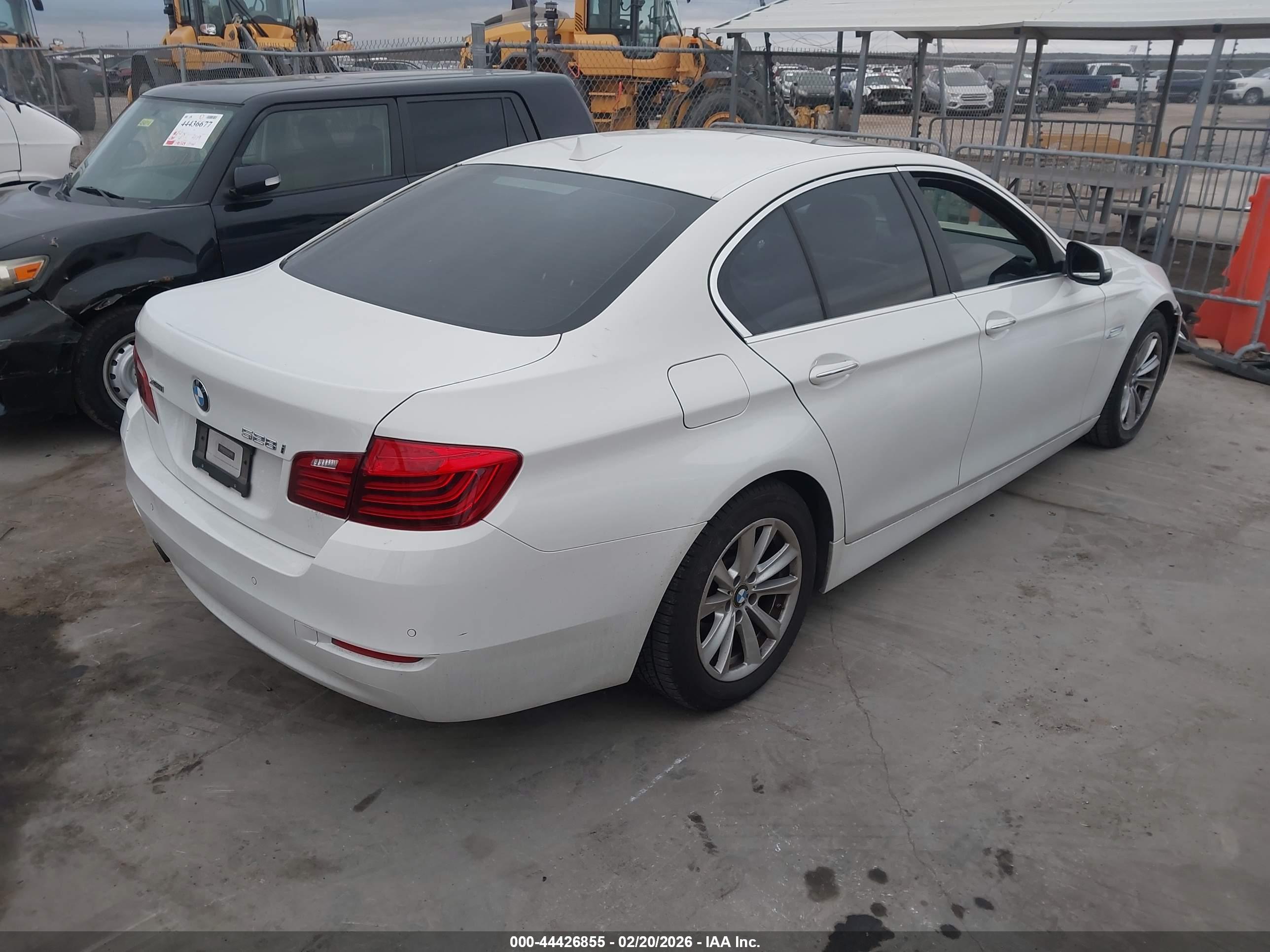 BMW 528I image 4