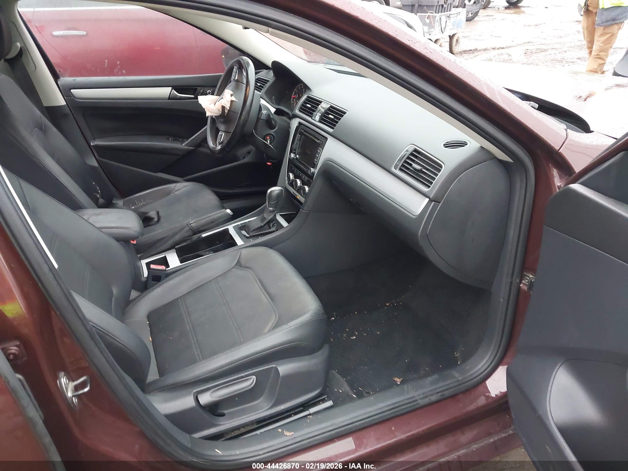 VOLKSWAGEN PASSAT image 5