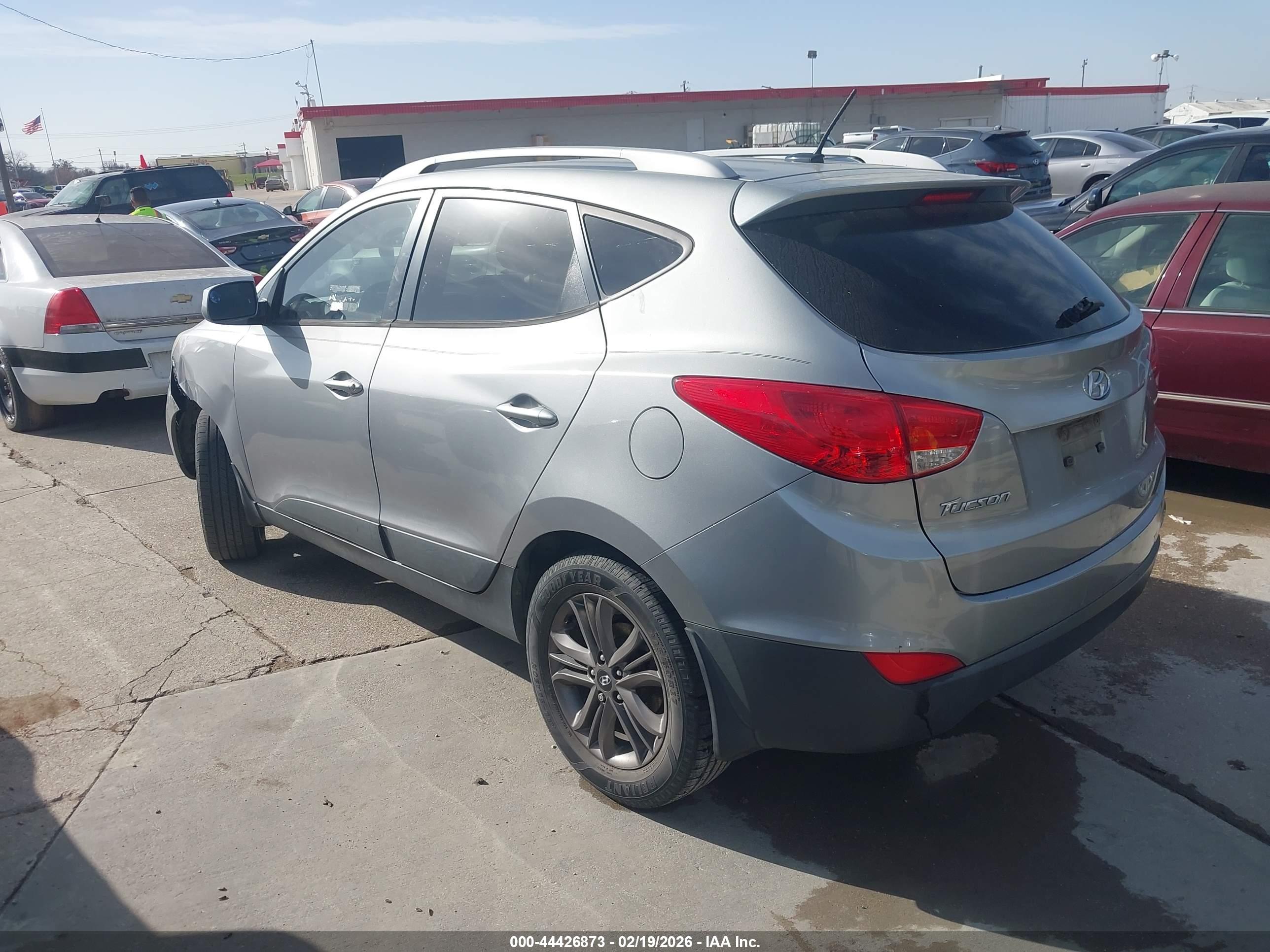 HYUNDAI TUCSON image 3