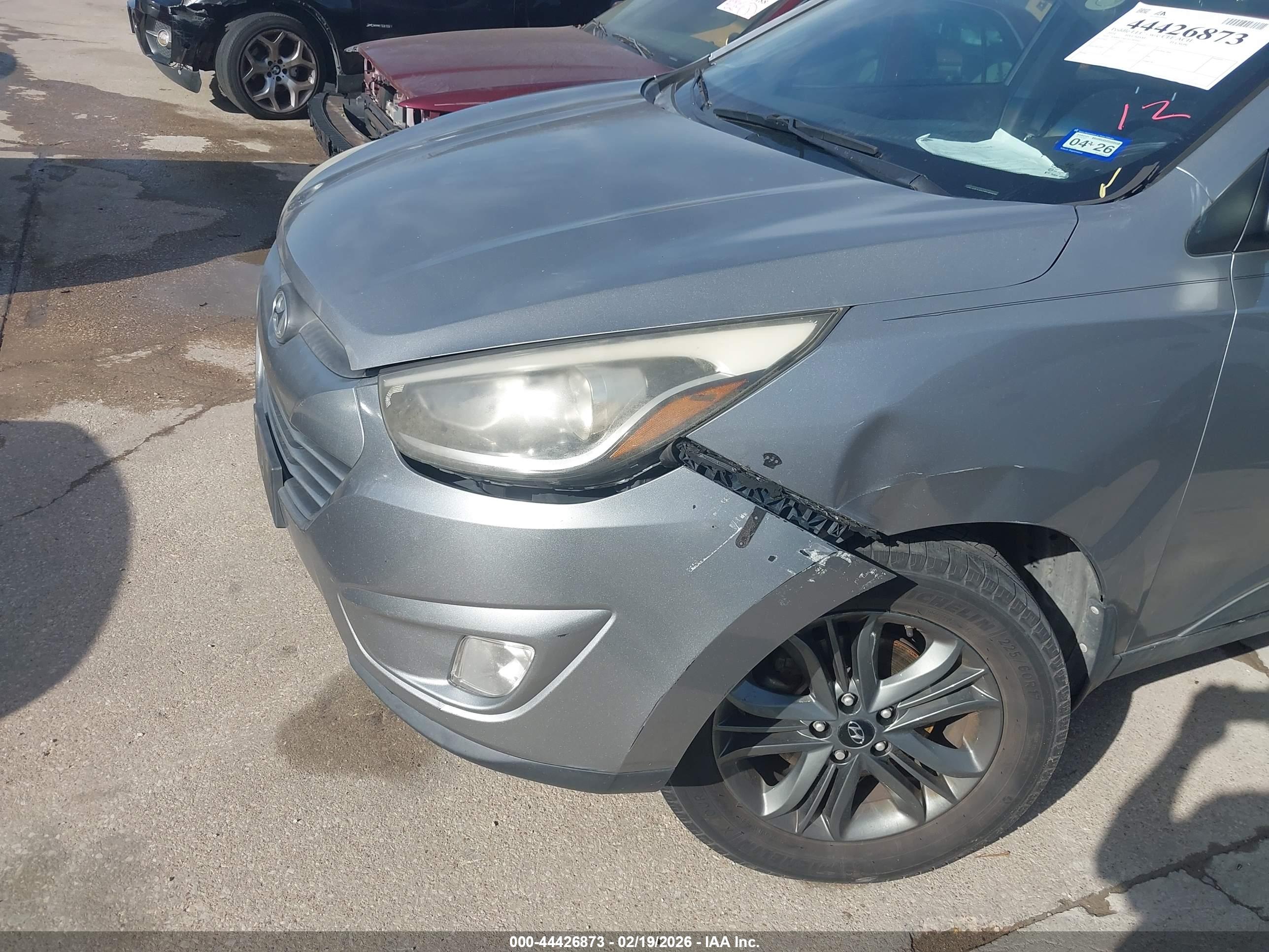 HYUNDAI TUCSON image 6