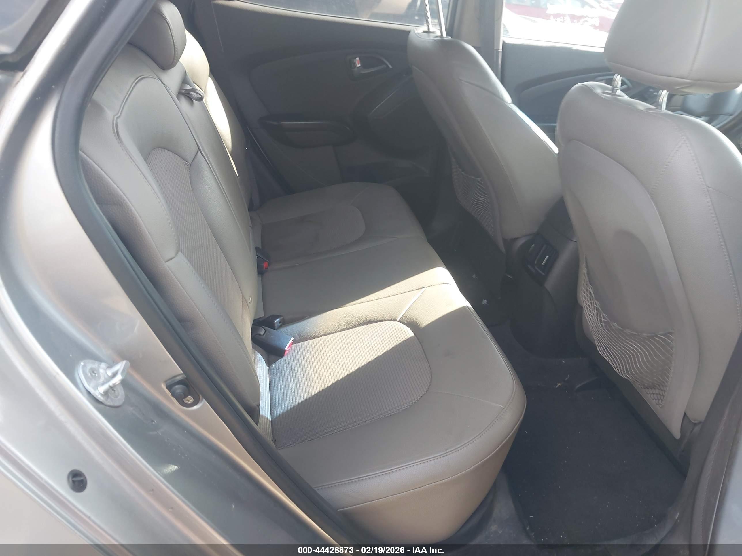 HYUNDAI TUCSON image 8