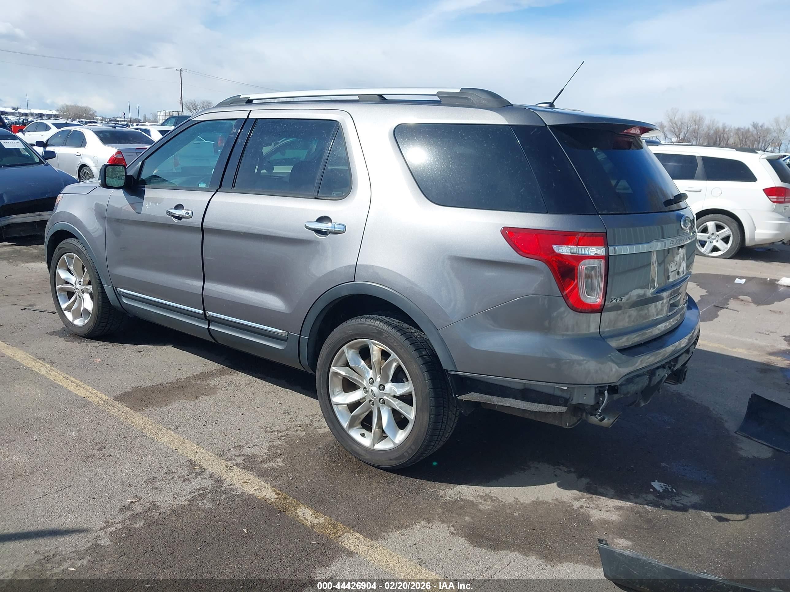 FORD EXPLORER image 3