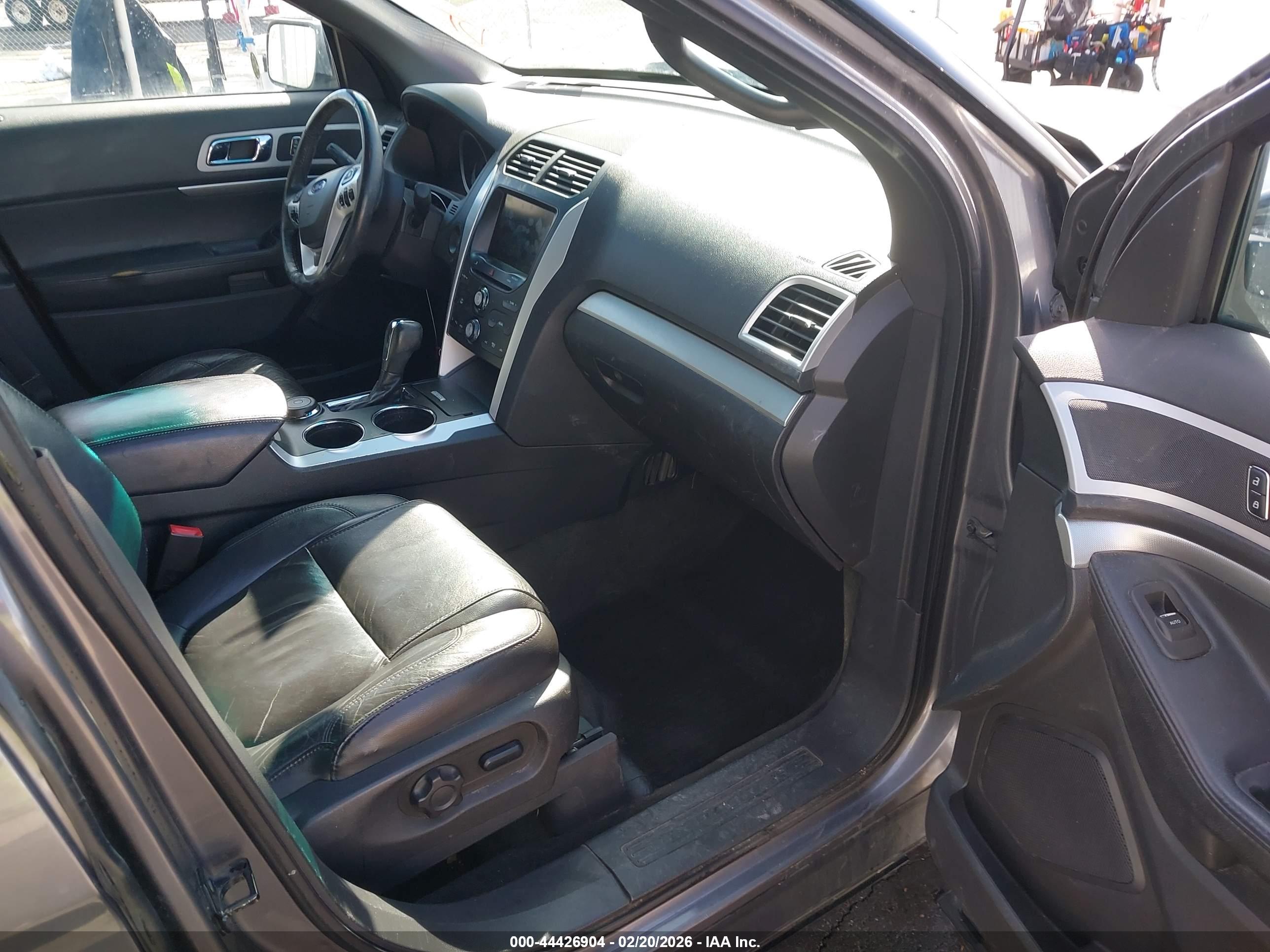 FORD EXPLORER image 5