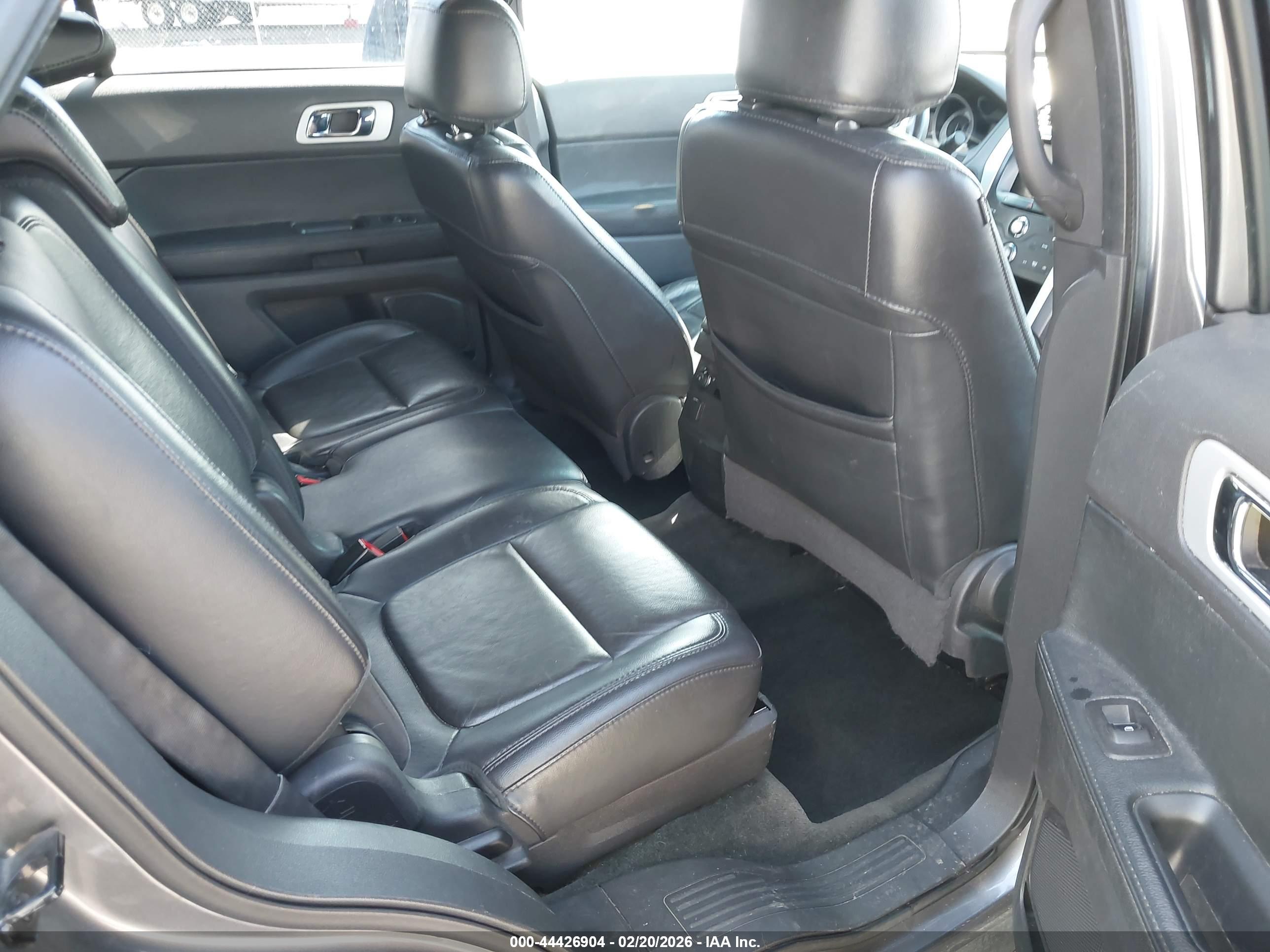 FORD EXPLORER image 8