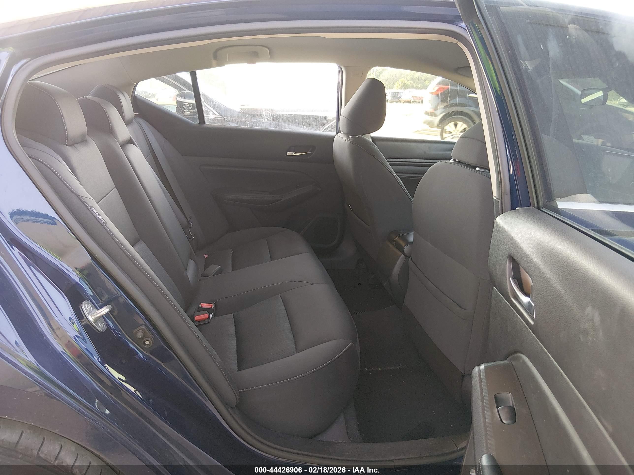NISSAN ALTIMA image 8