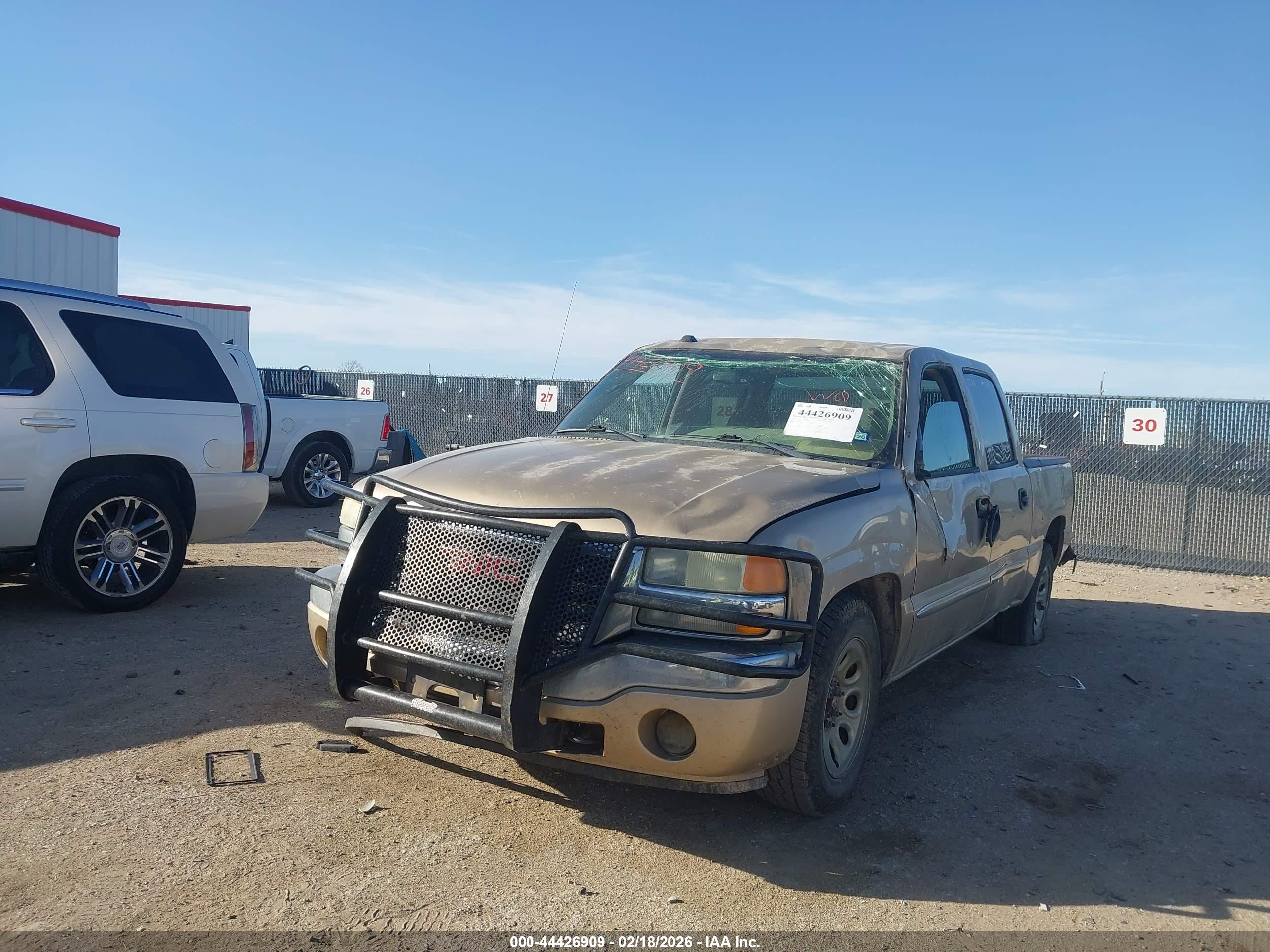 GMC SIERRA image 2