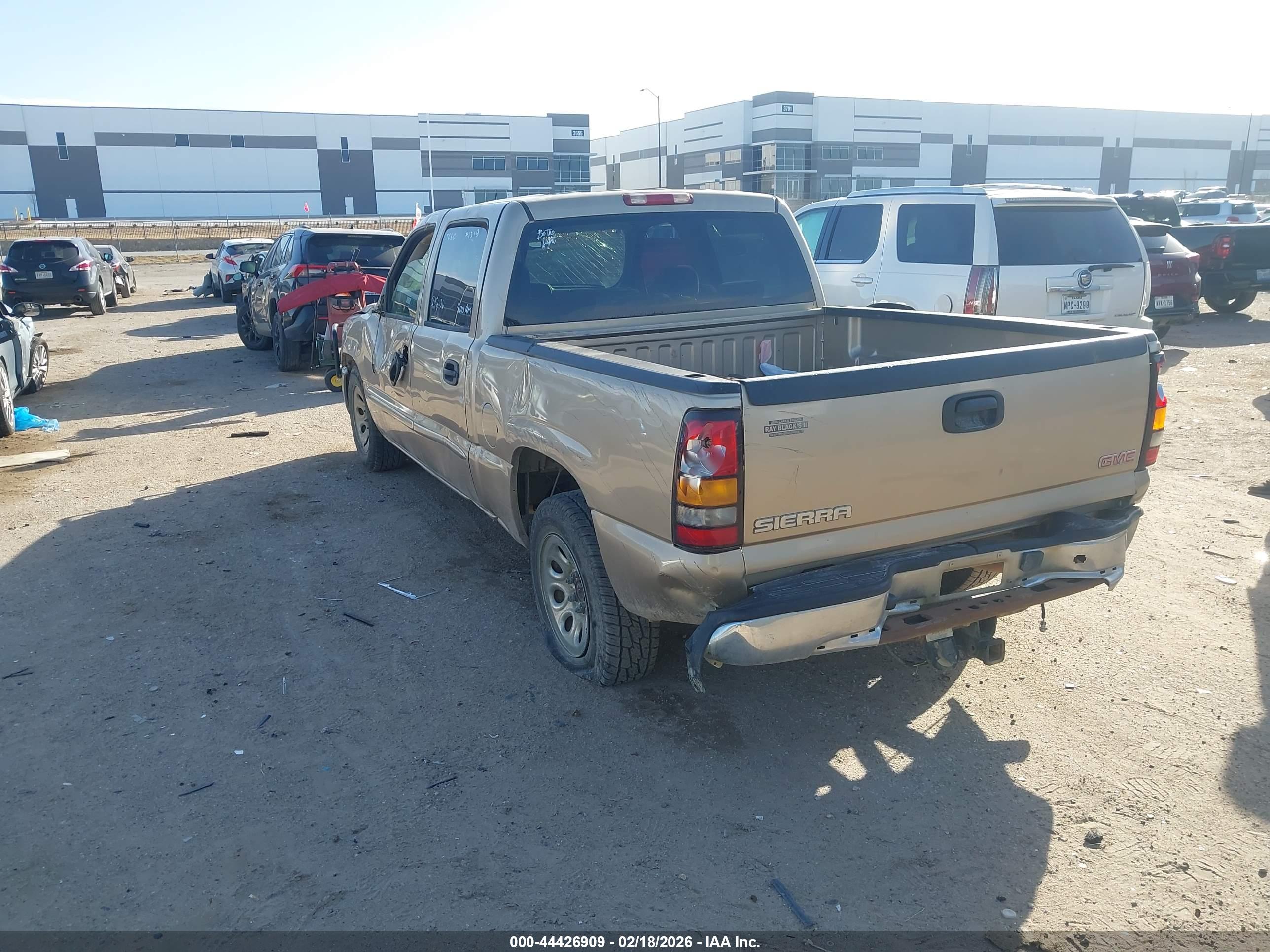 GMC SIERRA image 3