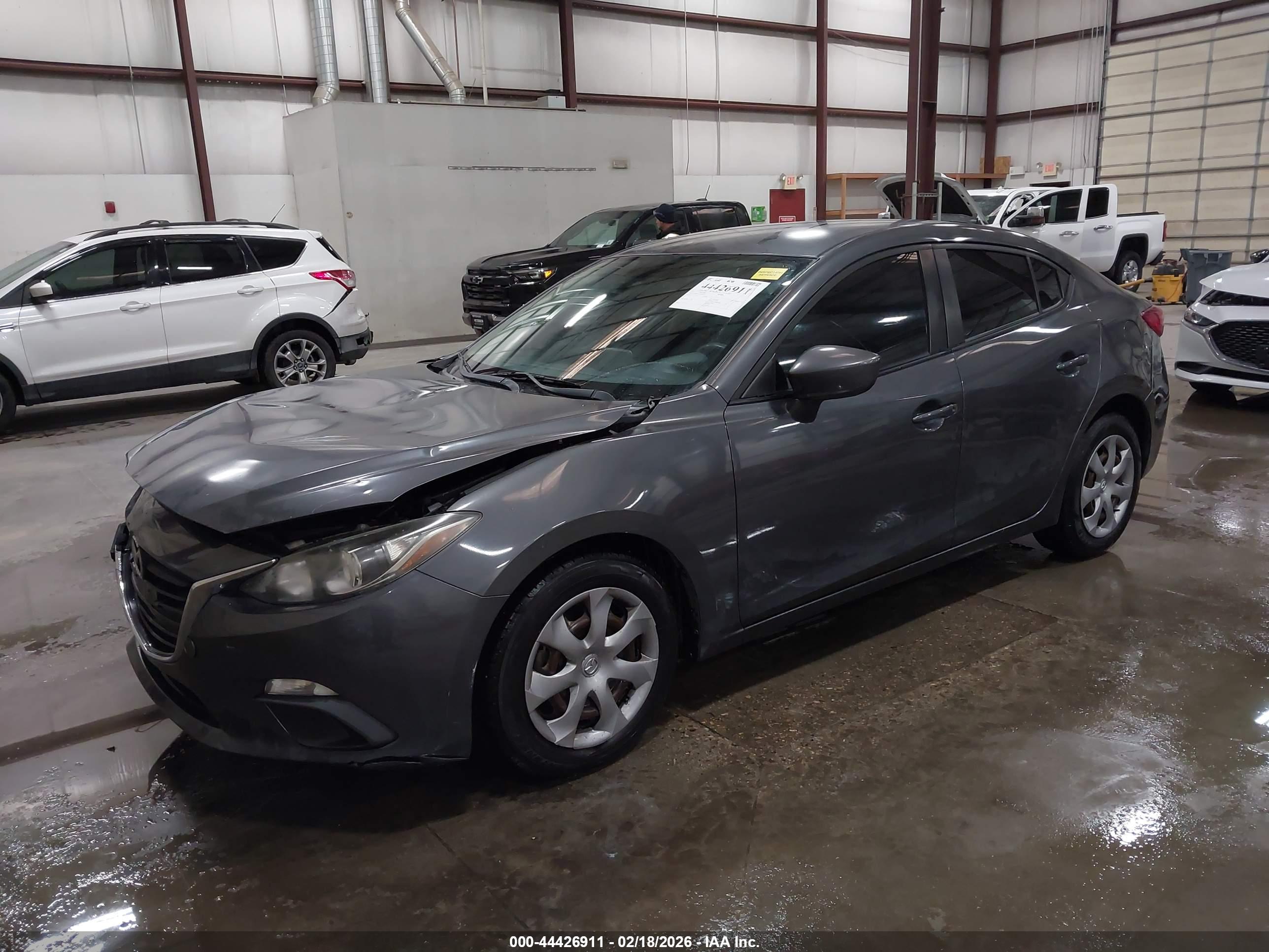 MAZDA MAZDA3 image 2