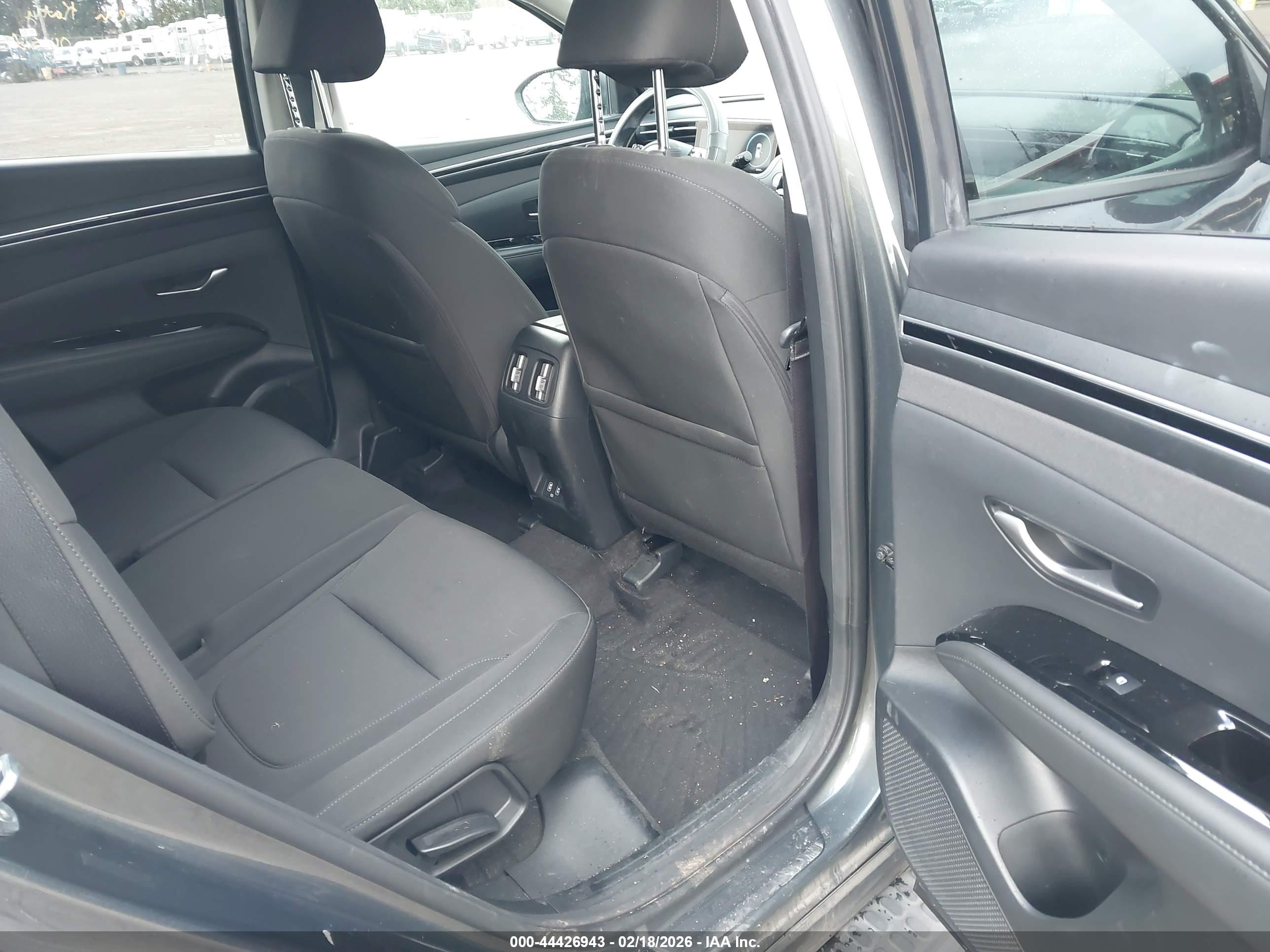 HYUNDAI TUCSON image 8