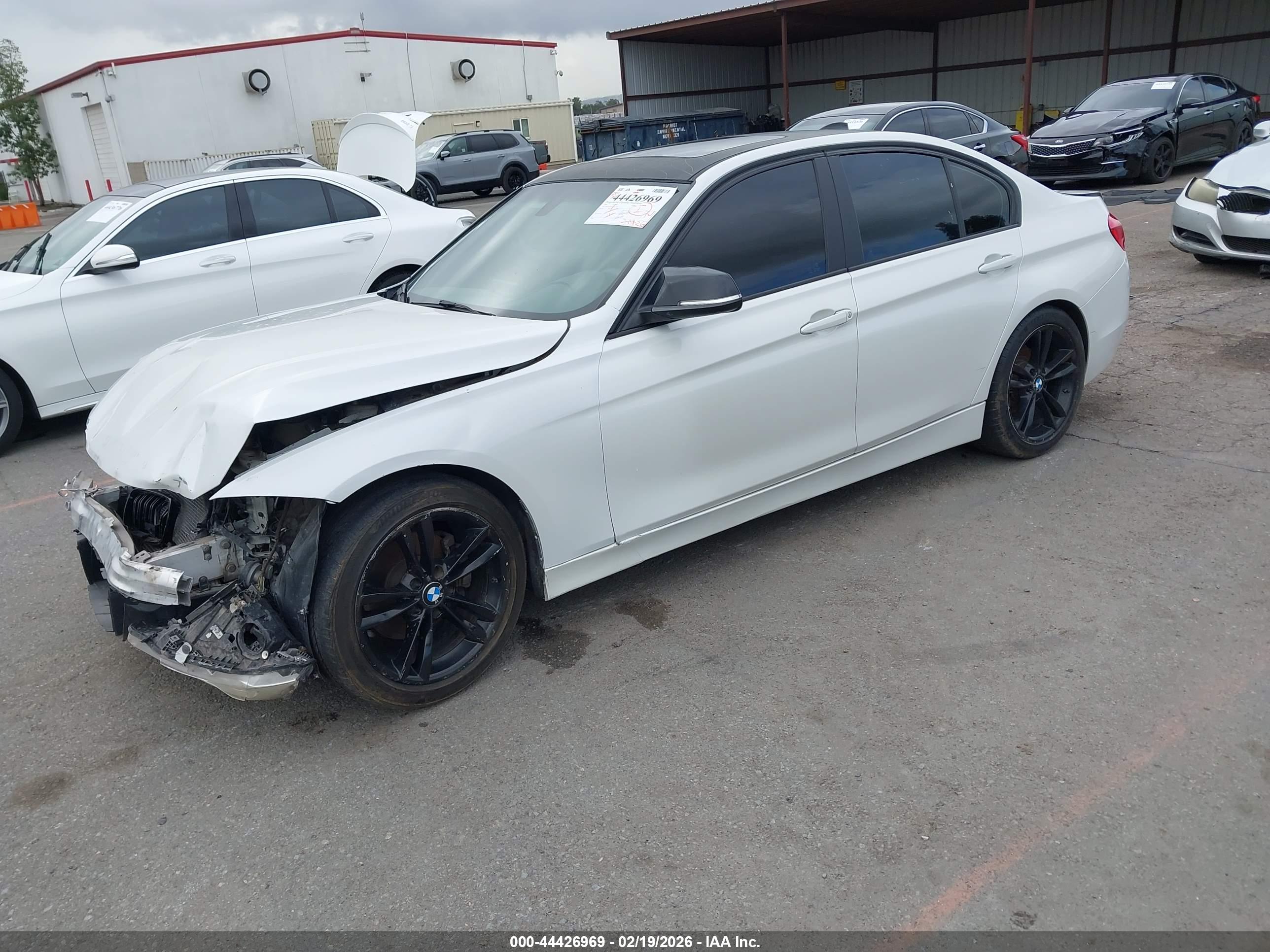 BMW 320I image 2