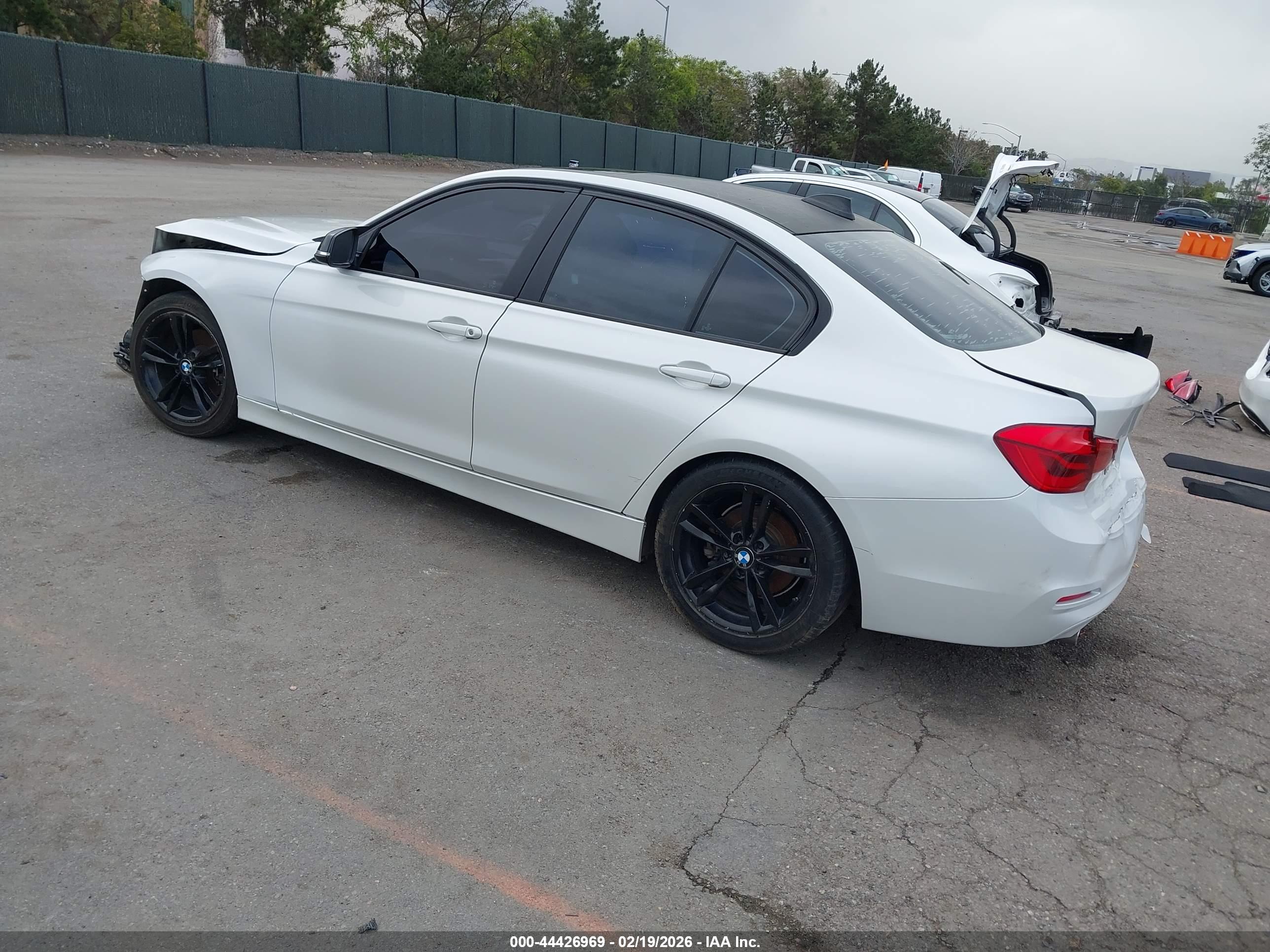 BMW 320I image 3