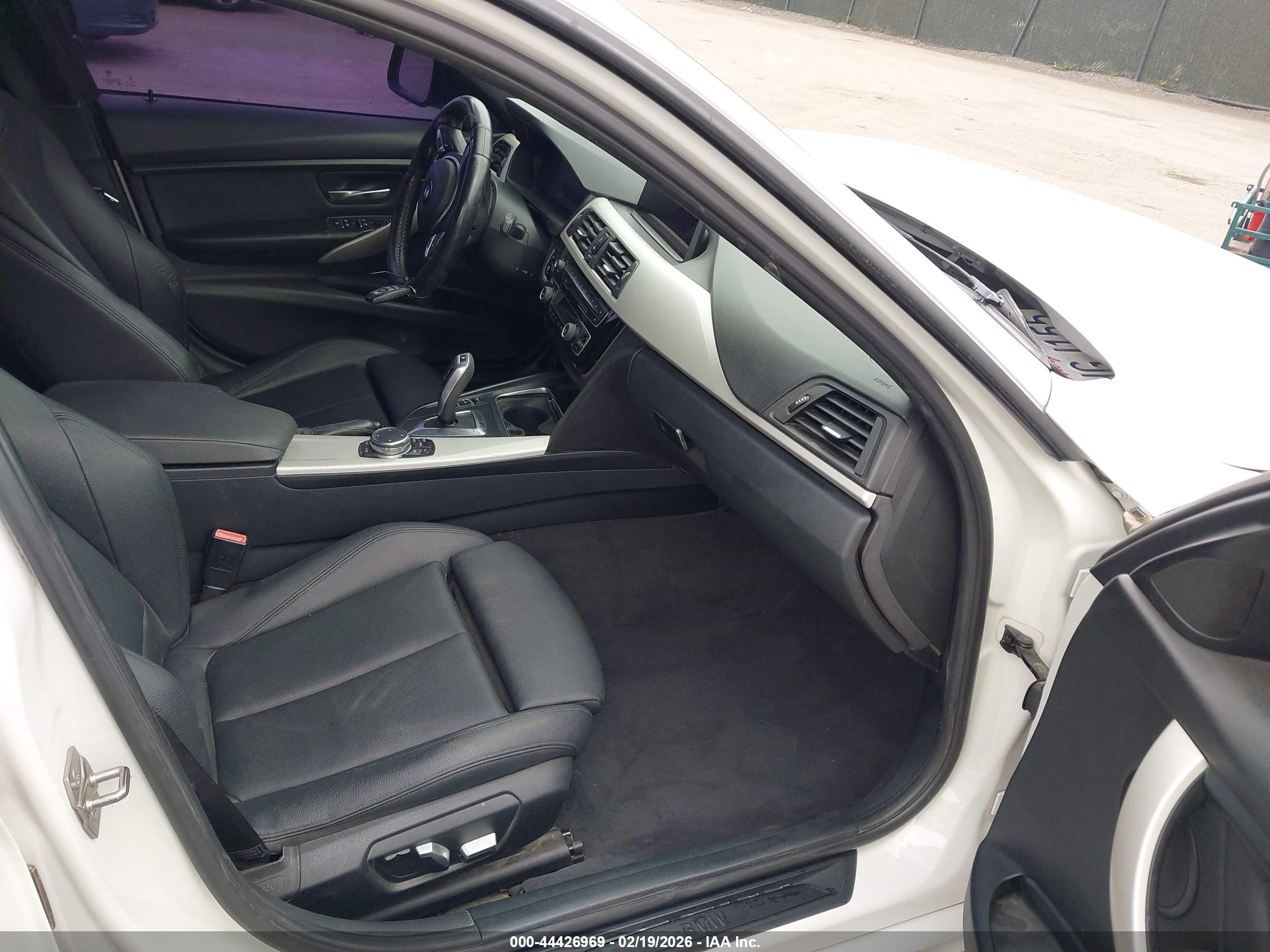 BMW 320I image 5