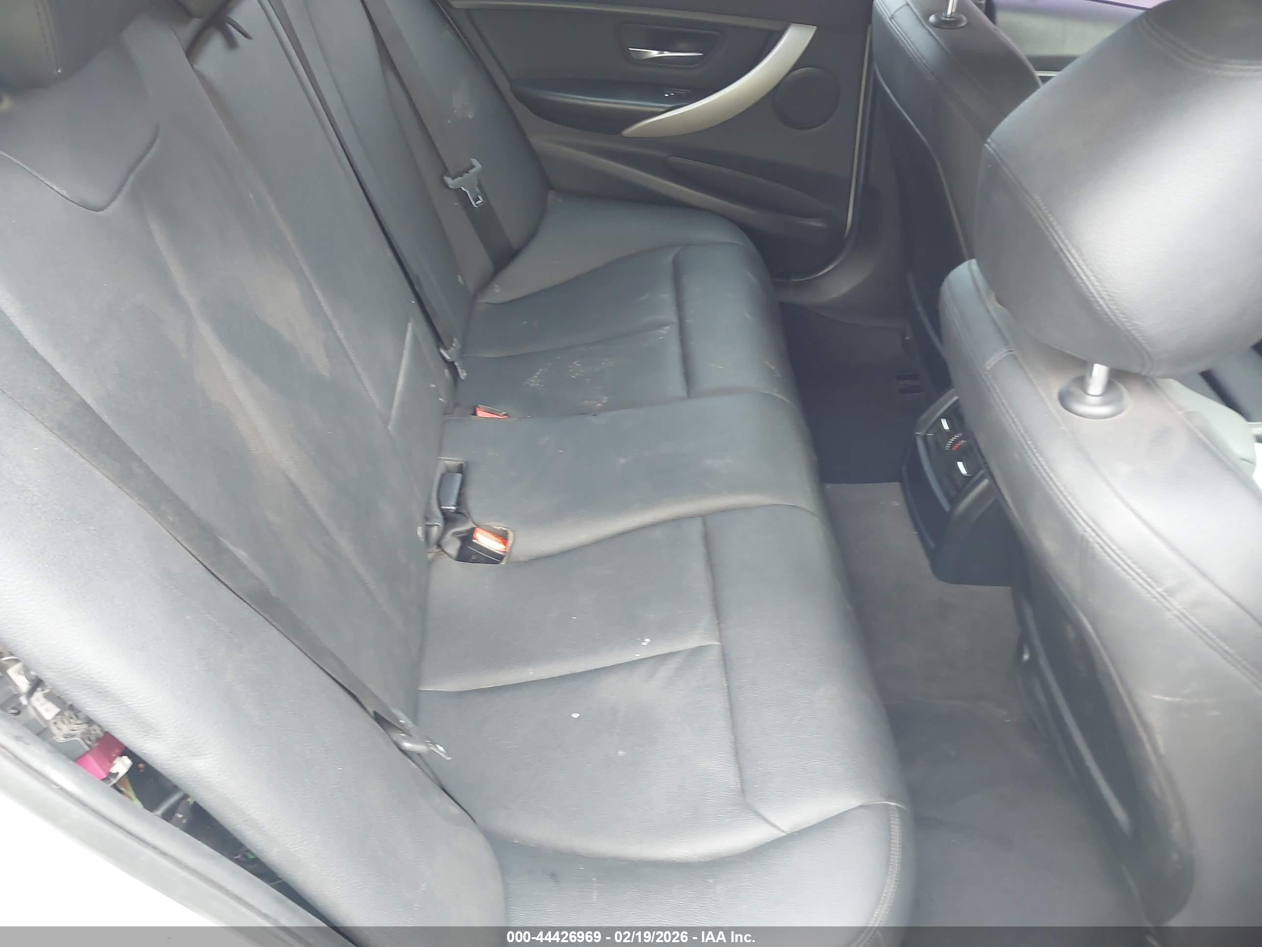 BMW 320I image 8