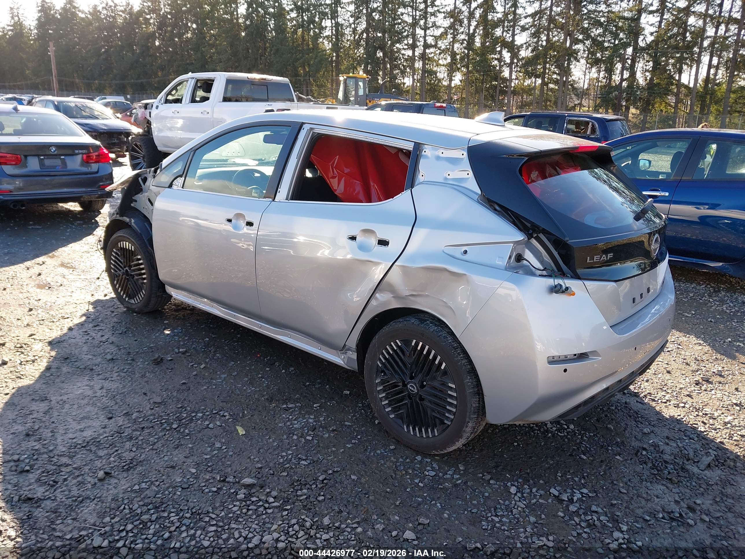 NISSAN LEAF image 3