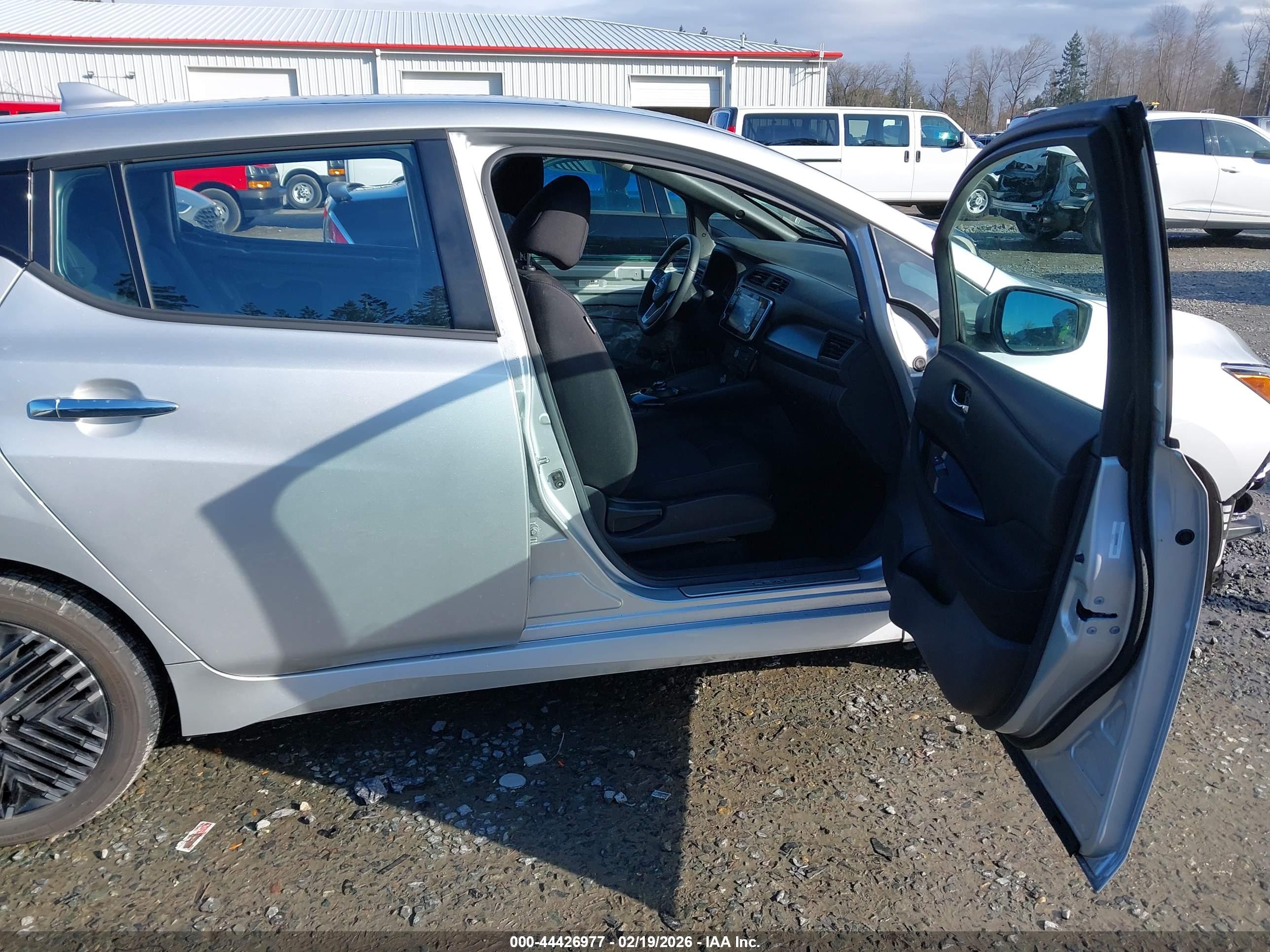 NISSAN LEAF image 5