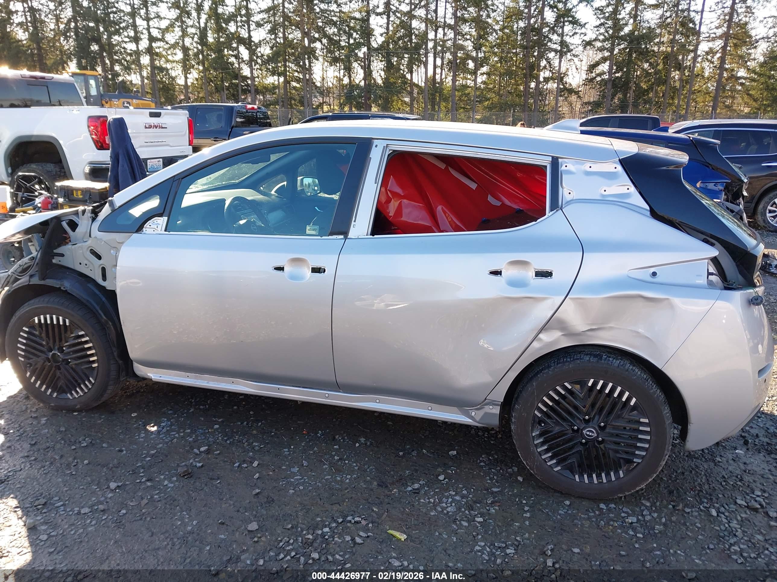 NISSAN LEAF image 6
