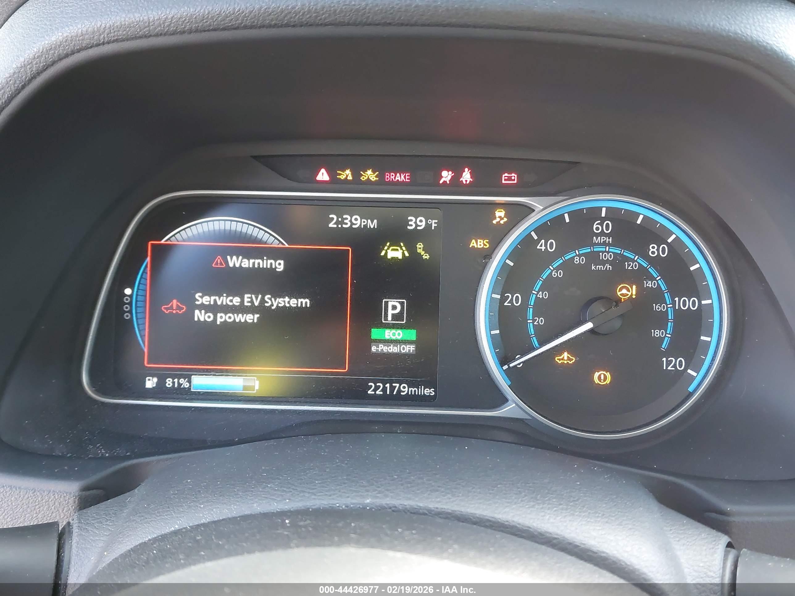 NISSAN LEAF image 7