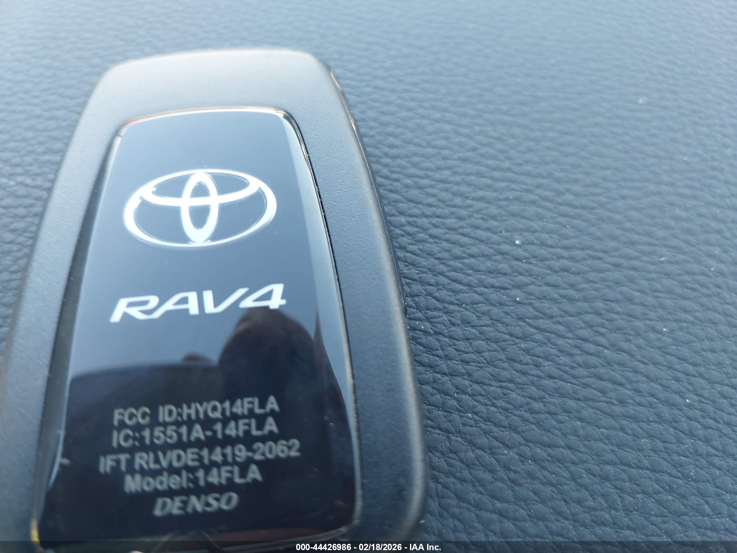 TOYOTA RAV4 image 11
