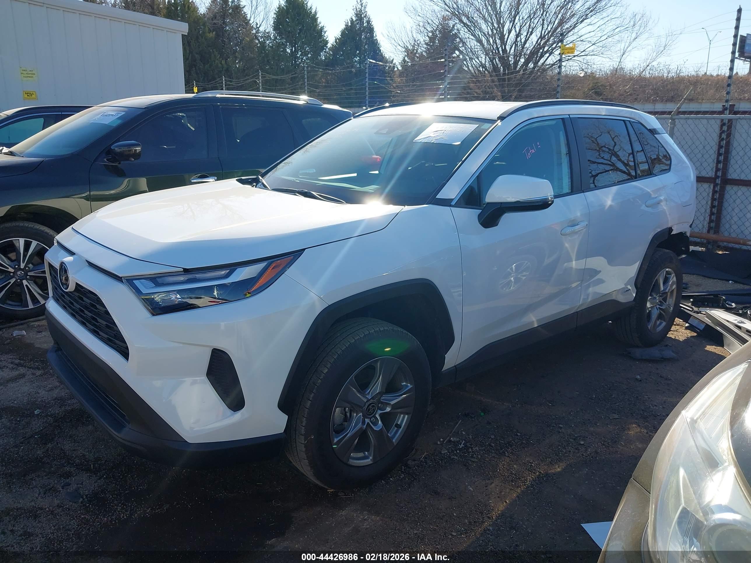 TOYOTA RAV4 image 2