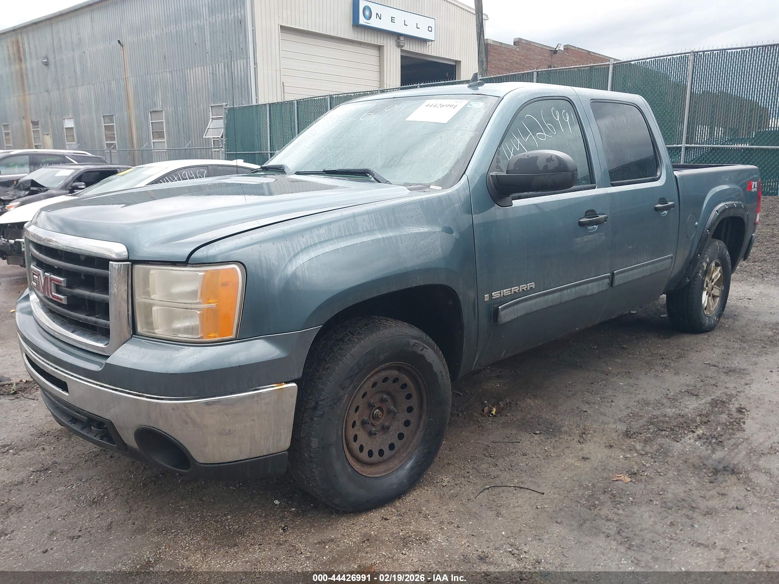 GMC SIERRA image 2