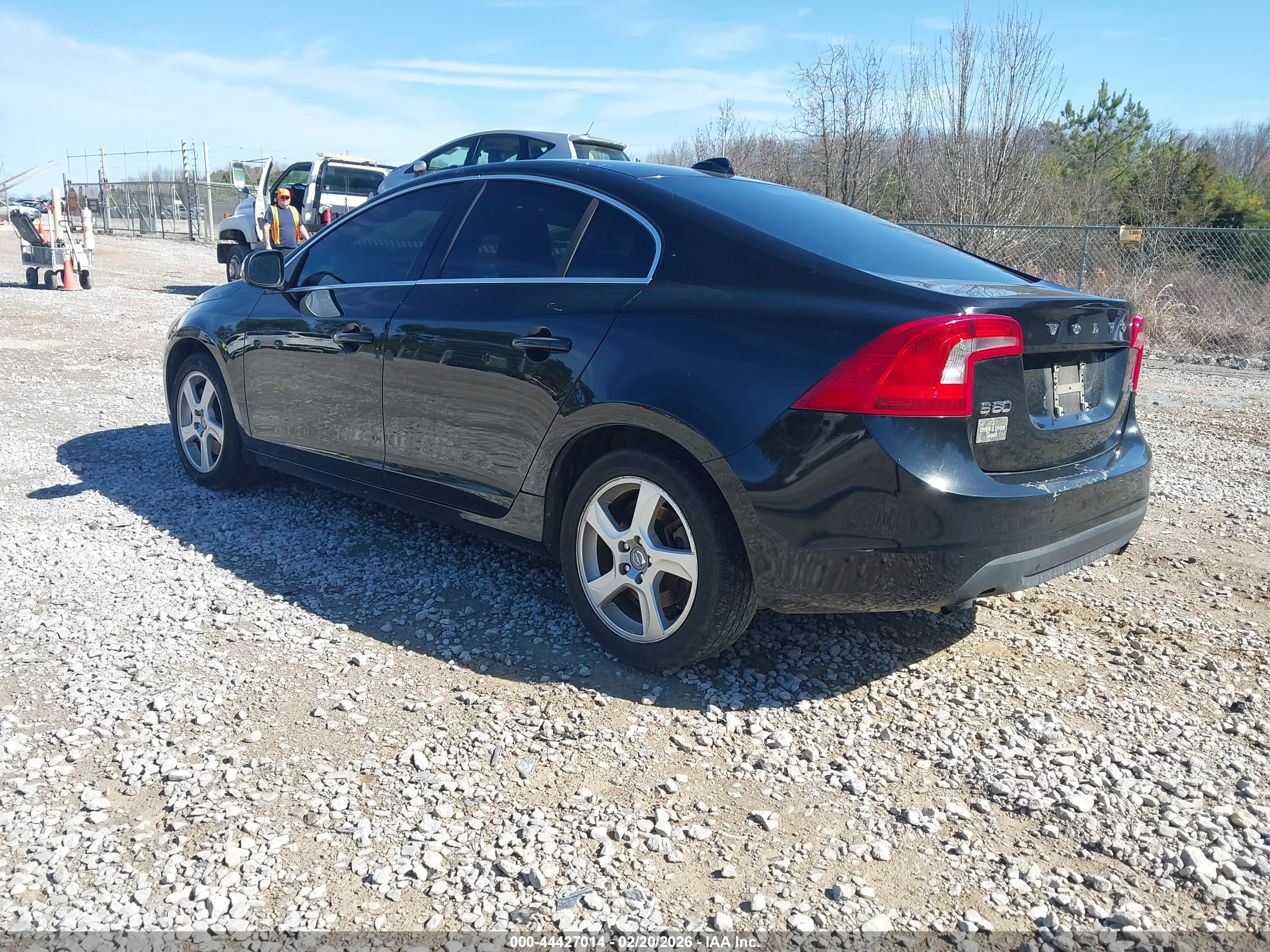 VOLVO S60 image 3