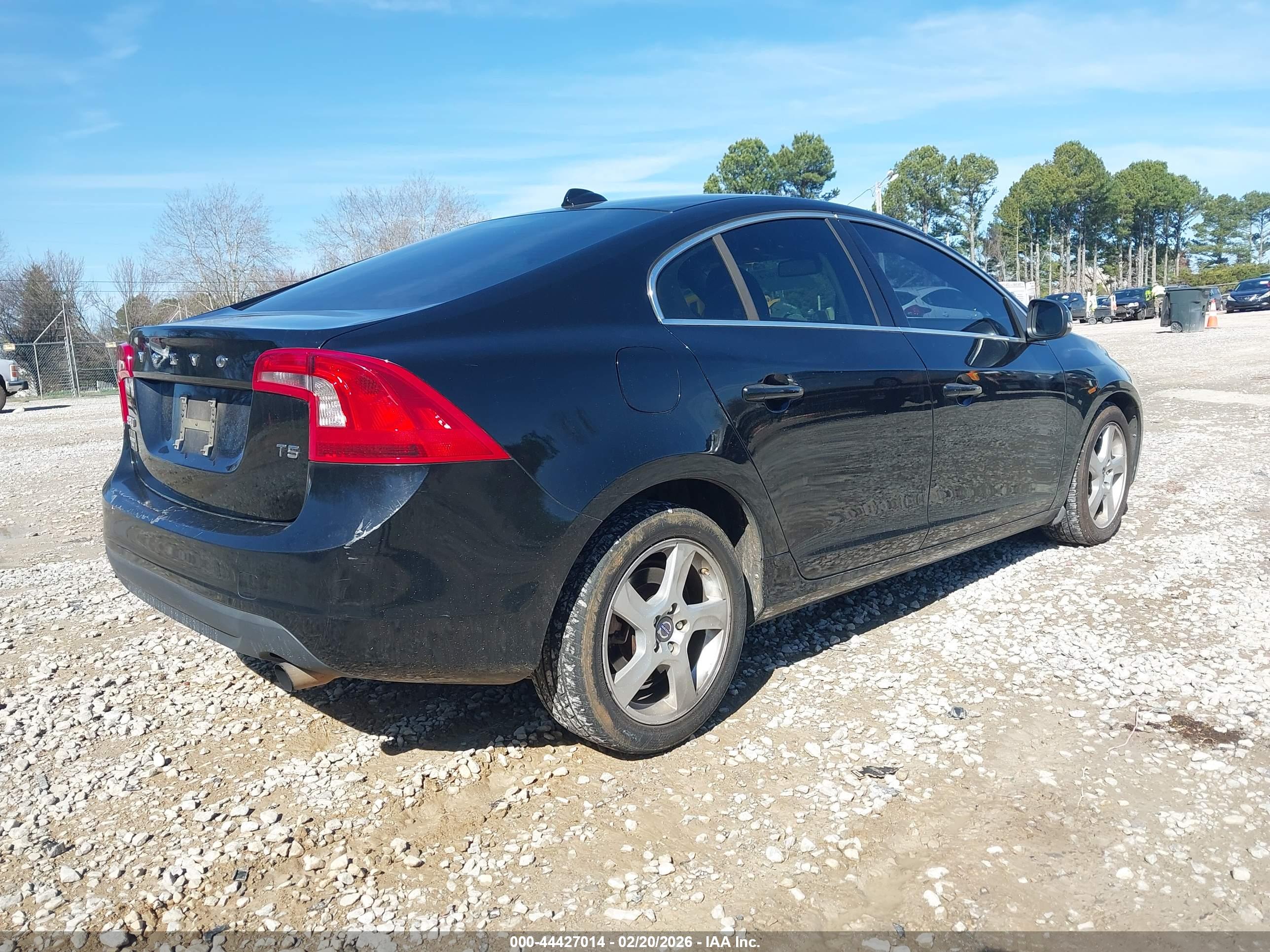 VOLVO S60 image 4