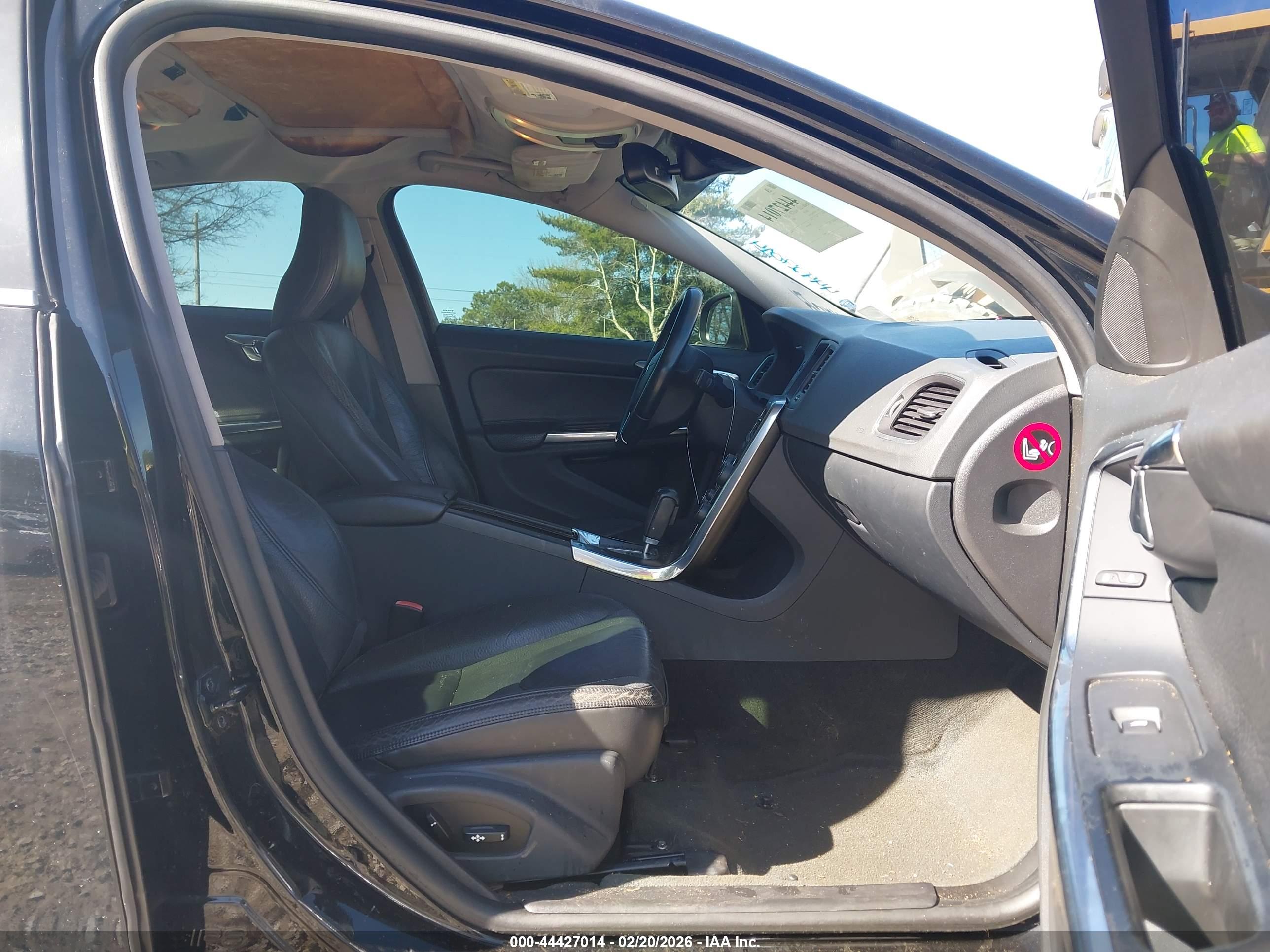 VOLVO S60 image 5