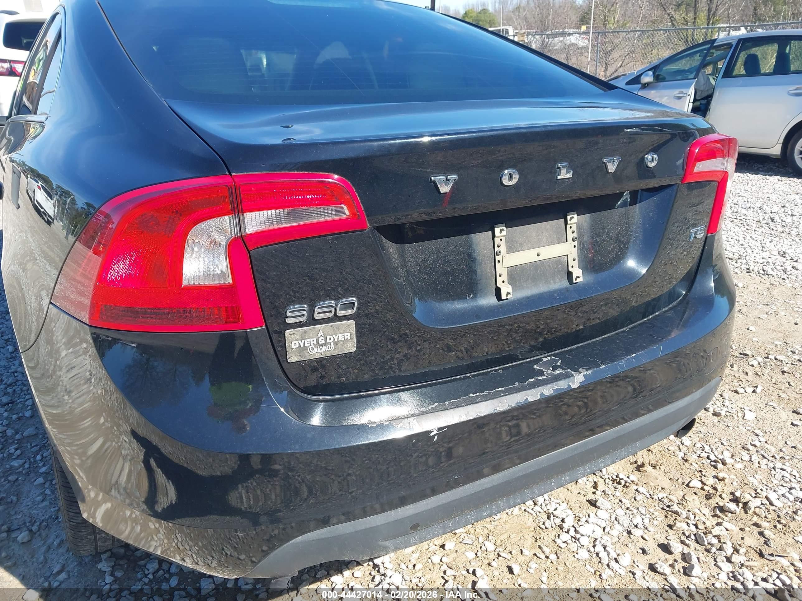 VOLVO S60 image 6