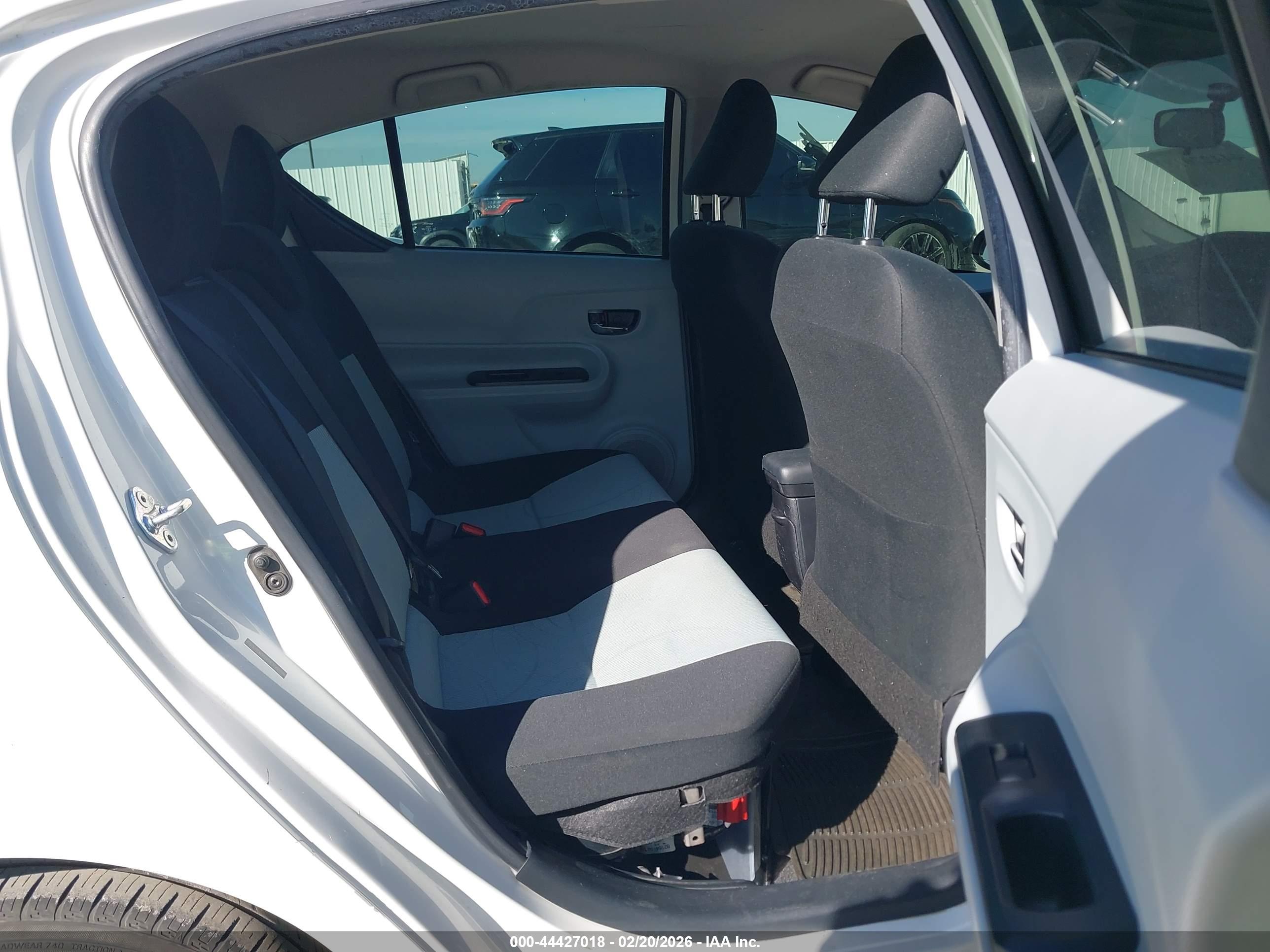 TOYOTA PRIUS image 8