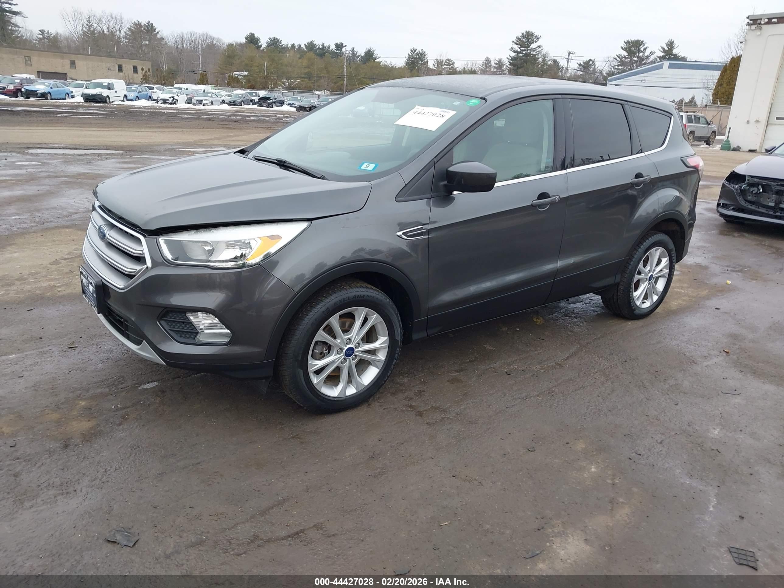 FORD ESCAPE image 2