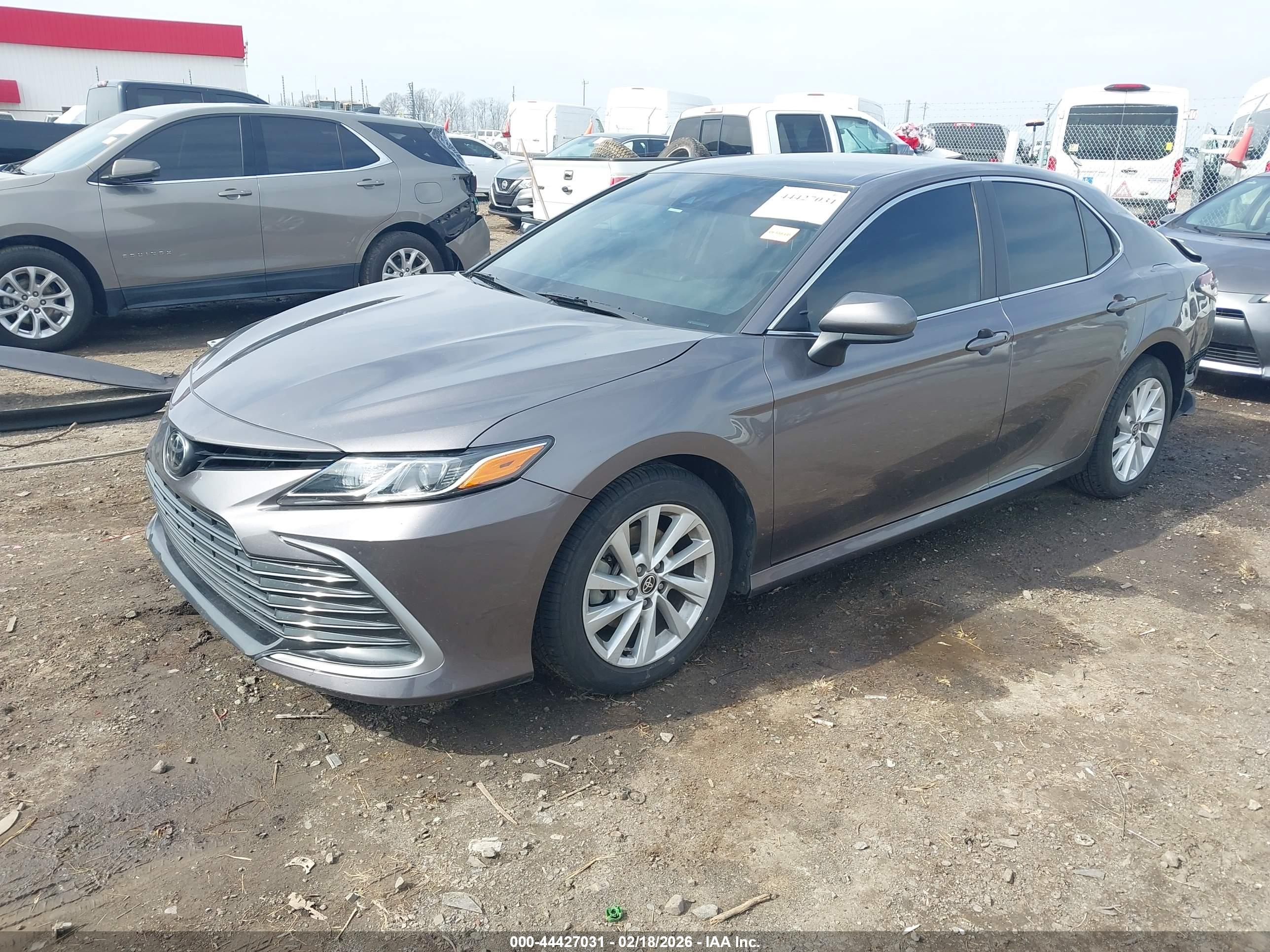 TOYOTA CAMRY image 2