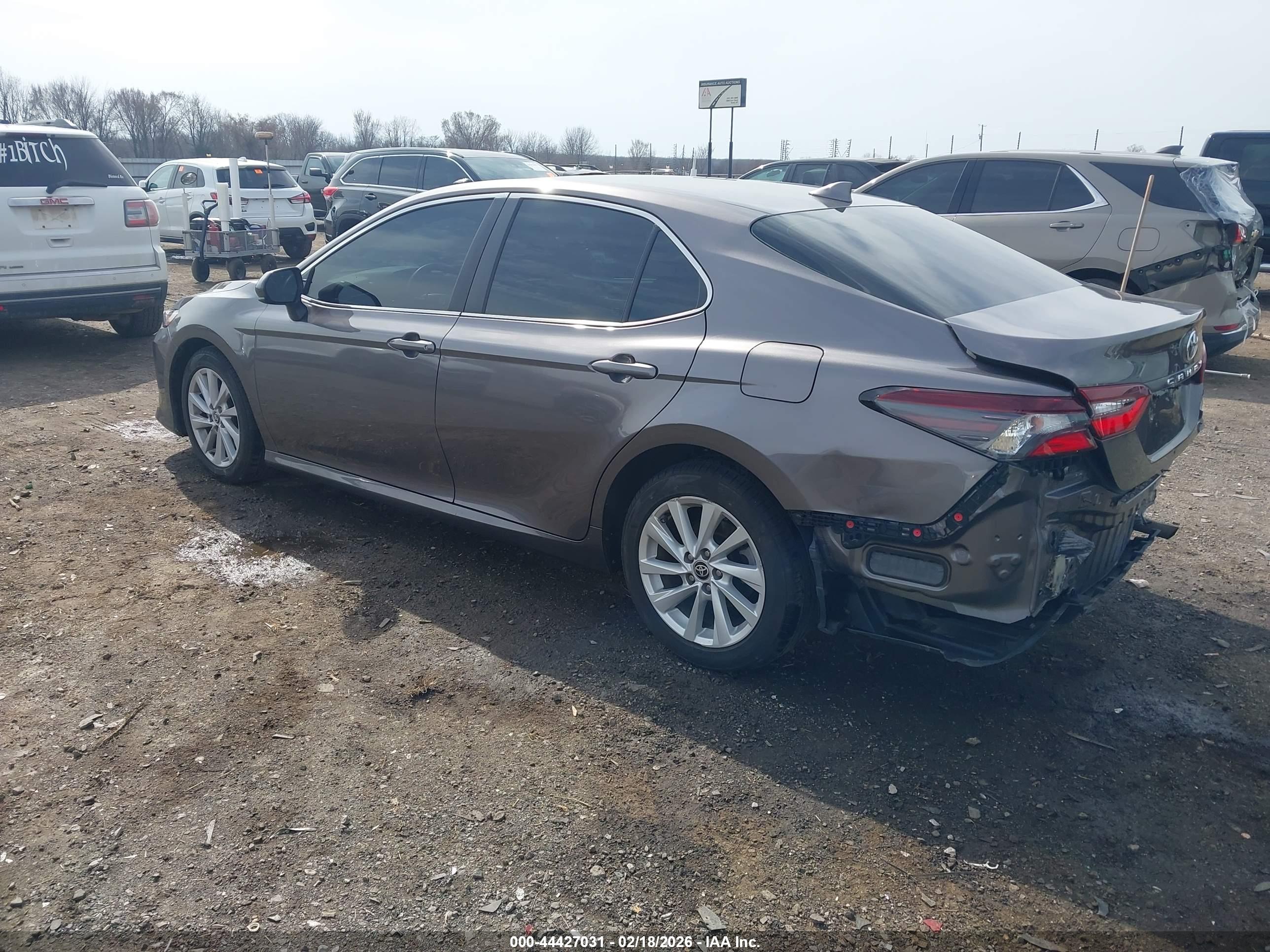 TOYOTA CAMRY image 3