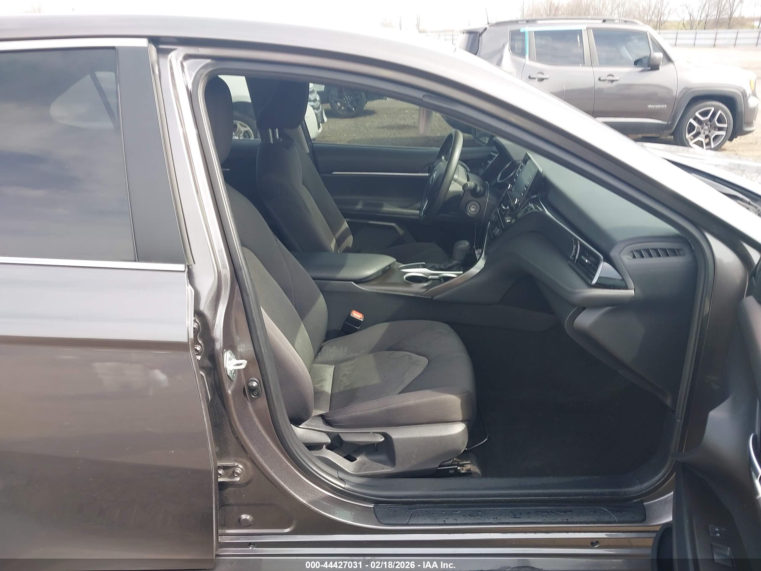 TOYOTA CAMRY image 5