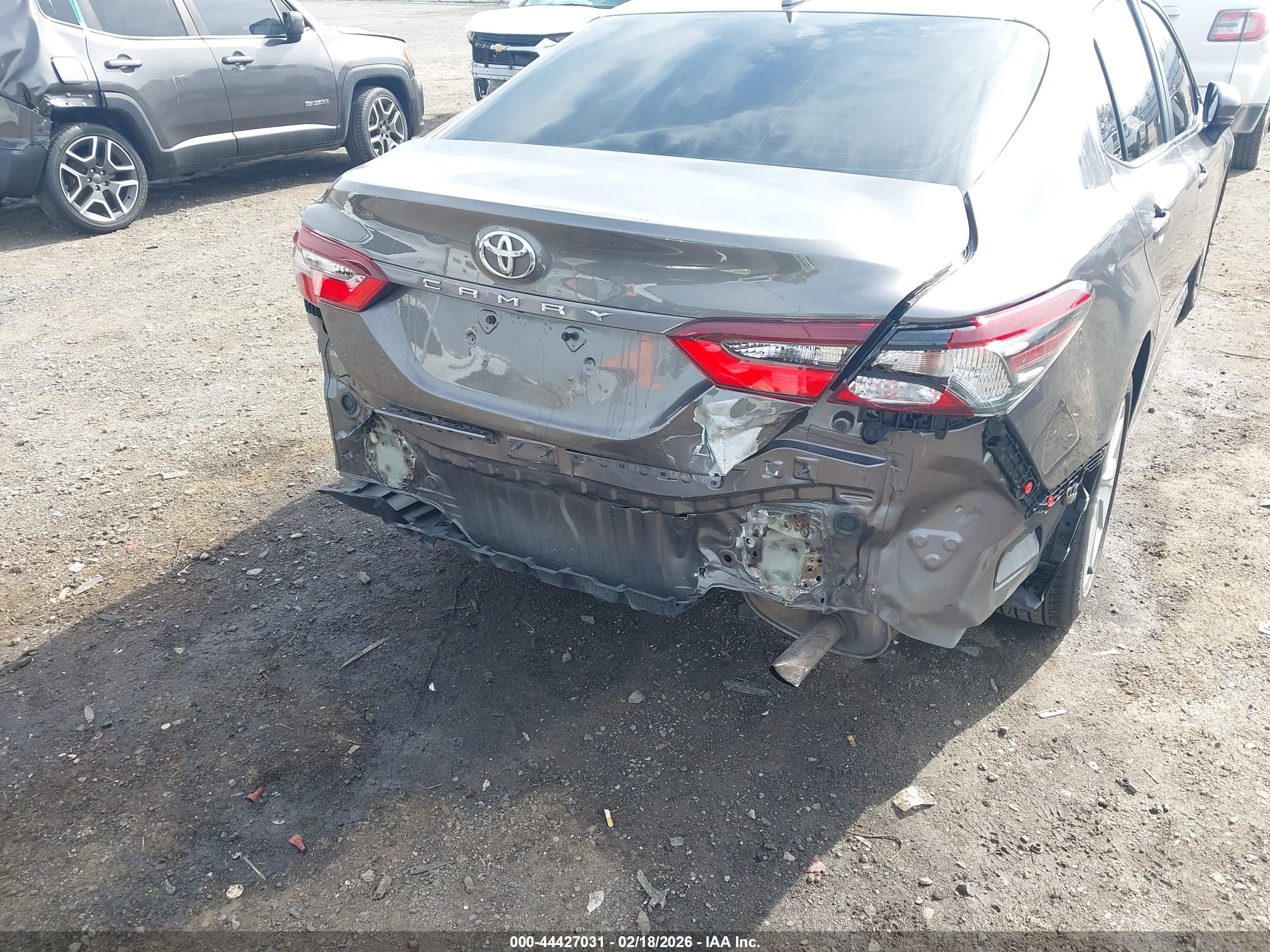 TOYOTA CAMRY image 6