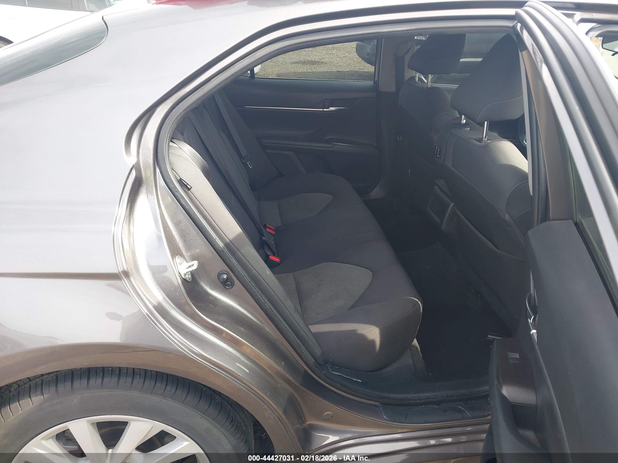 TOYOTA CAMRY image 8