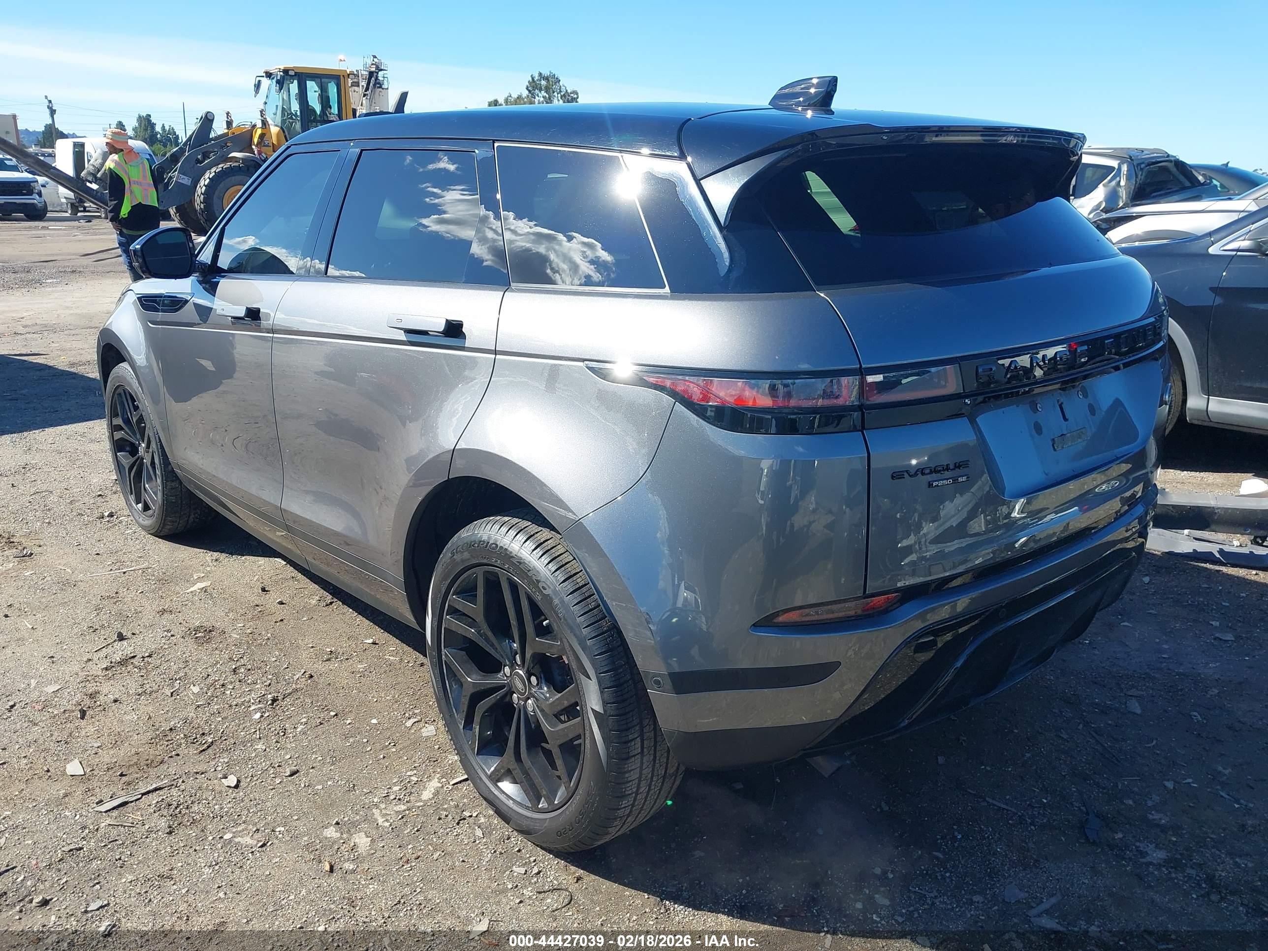 LAND ROVER image 3