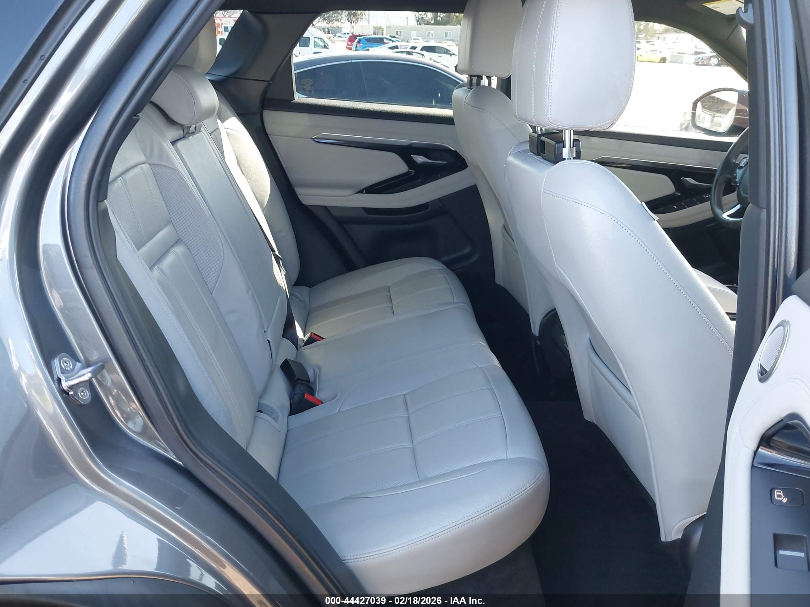 LAND ROVER image 8