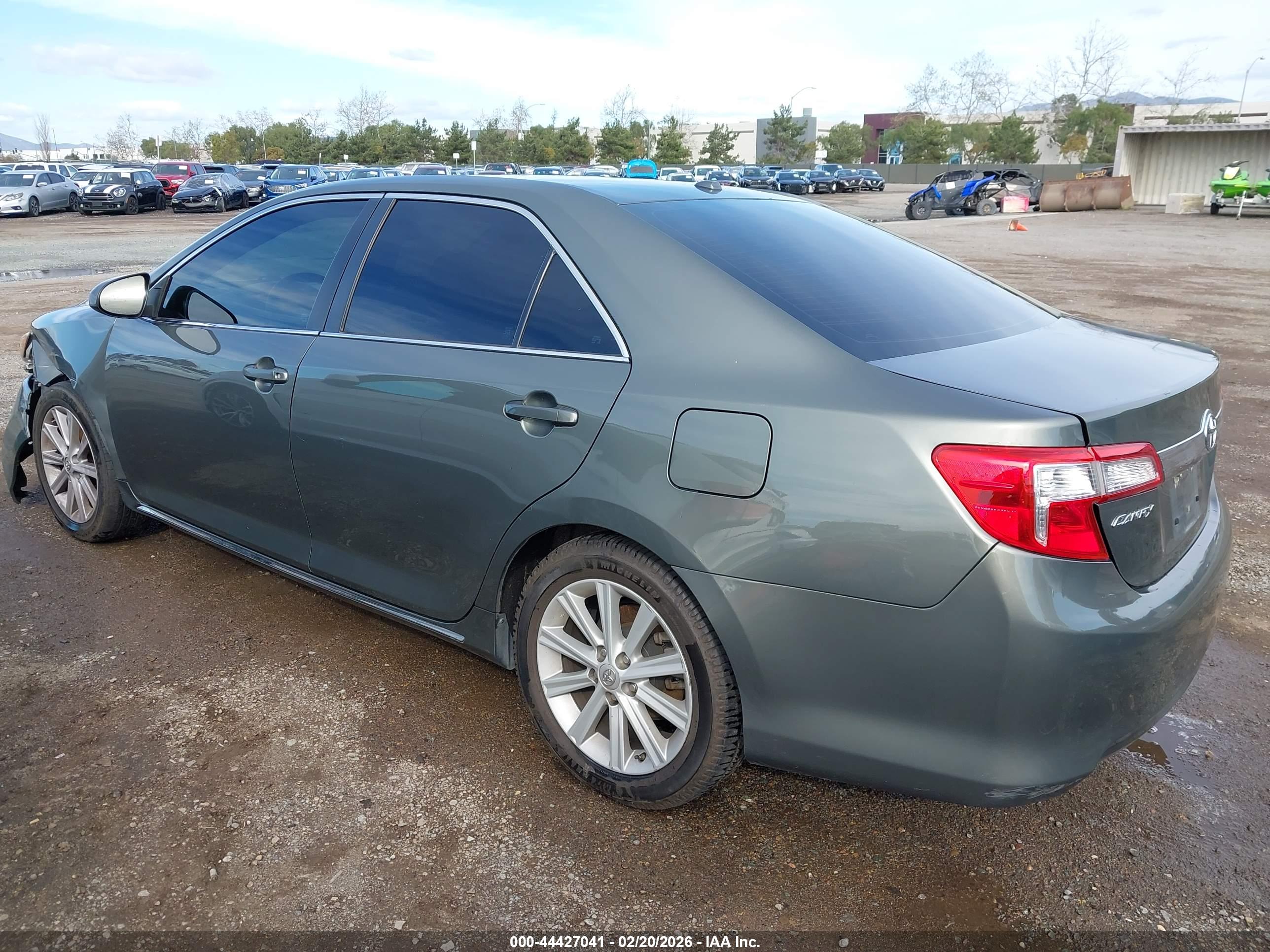 TOYOTA CAMRY image 3
