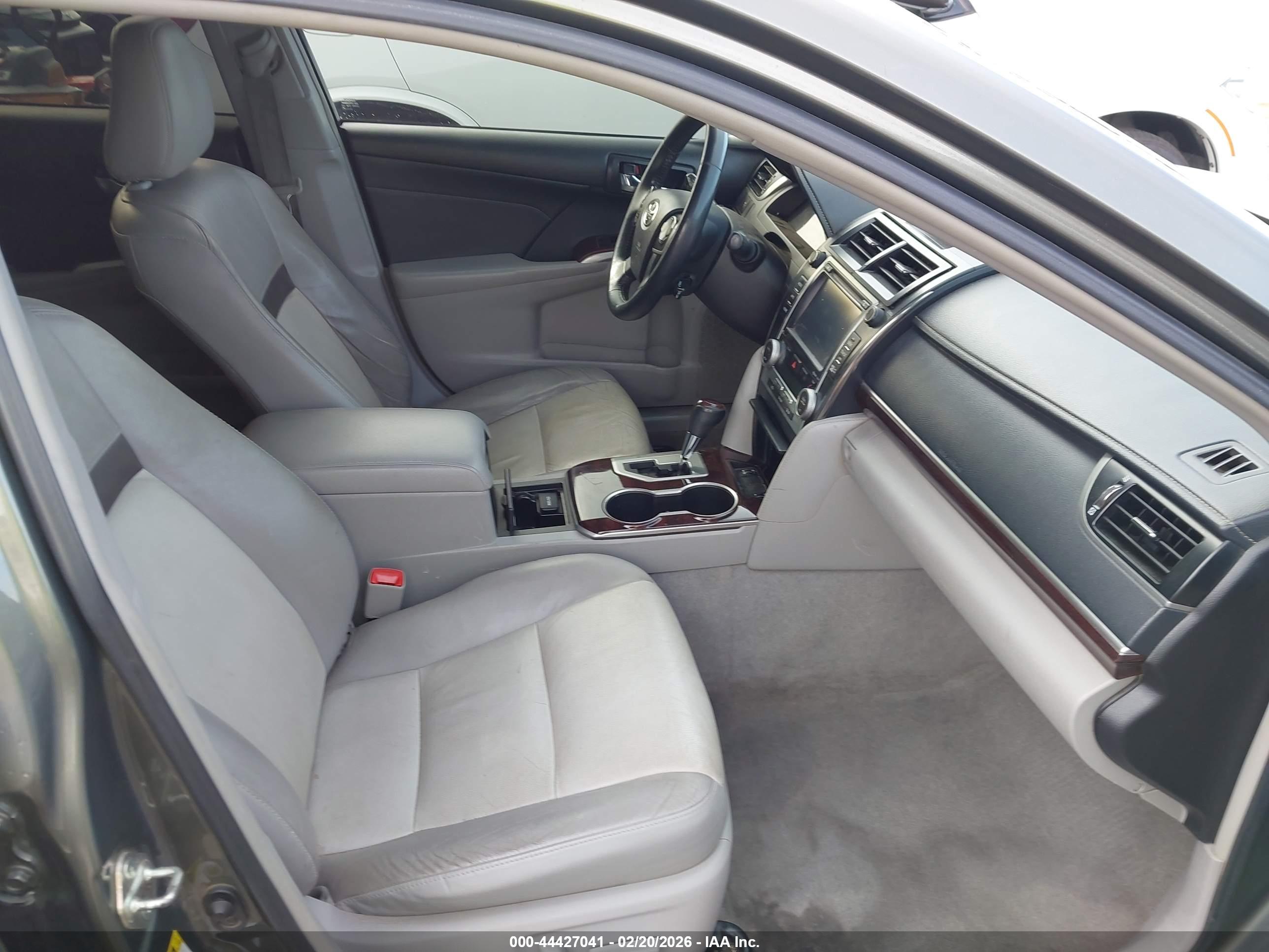TOYOTA CAMRY image 5