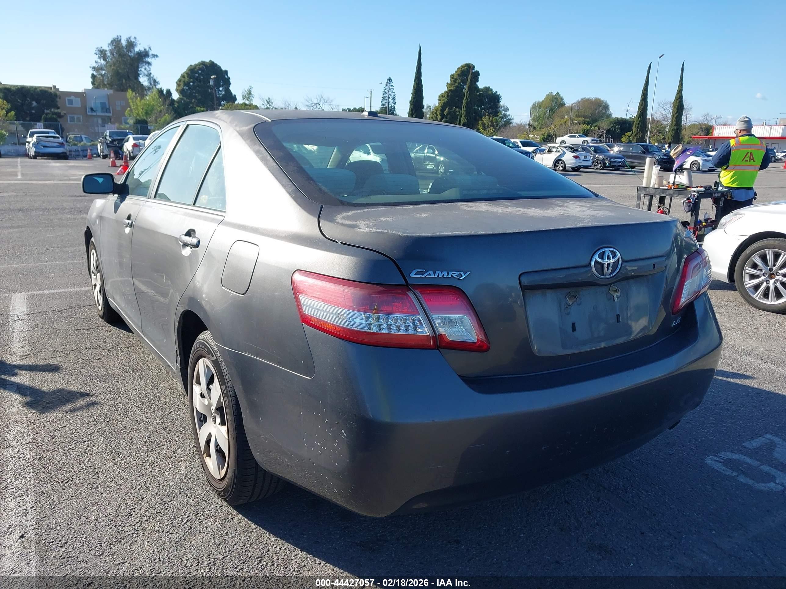 TOYOTA CAMRY image 3