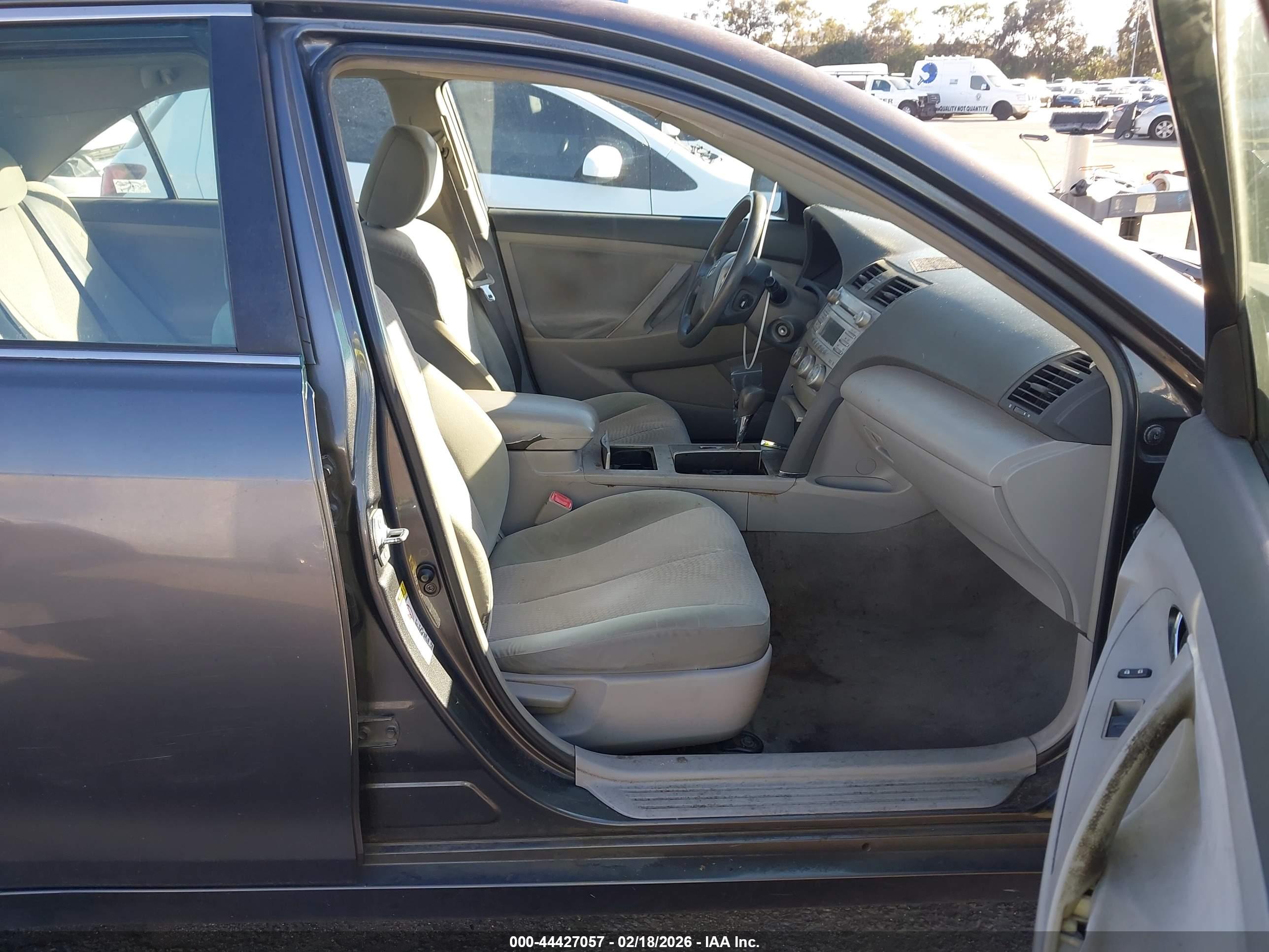 TOYOTA CAMRY image 5