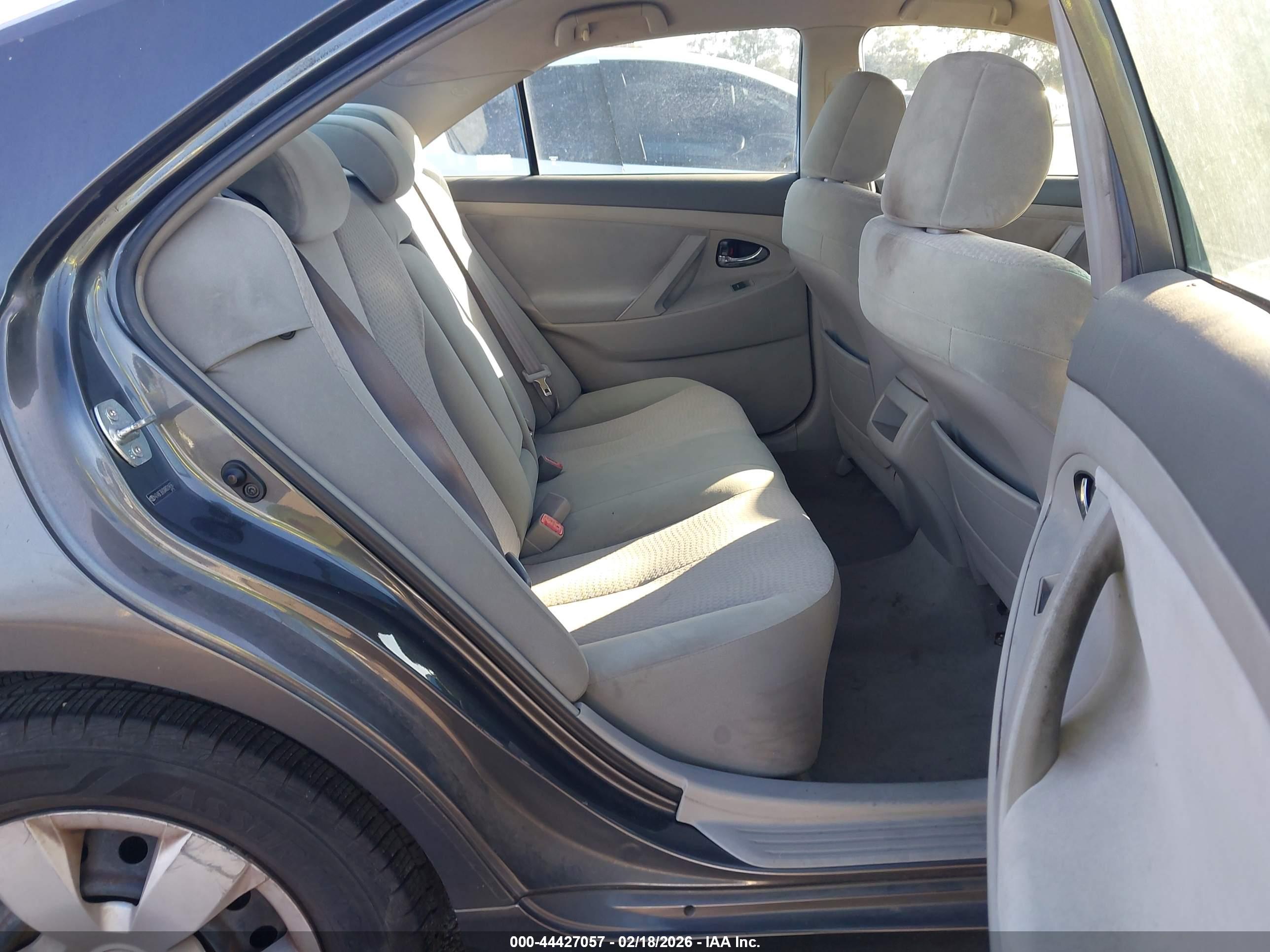 TOYOTA CAMRY image 8