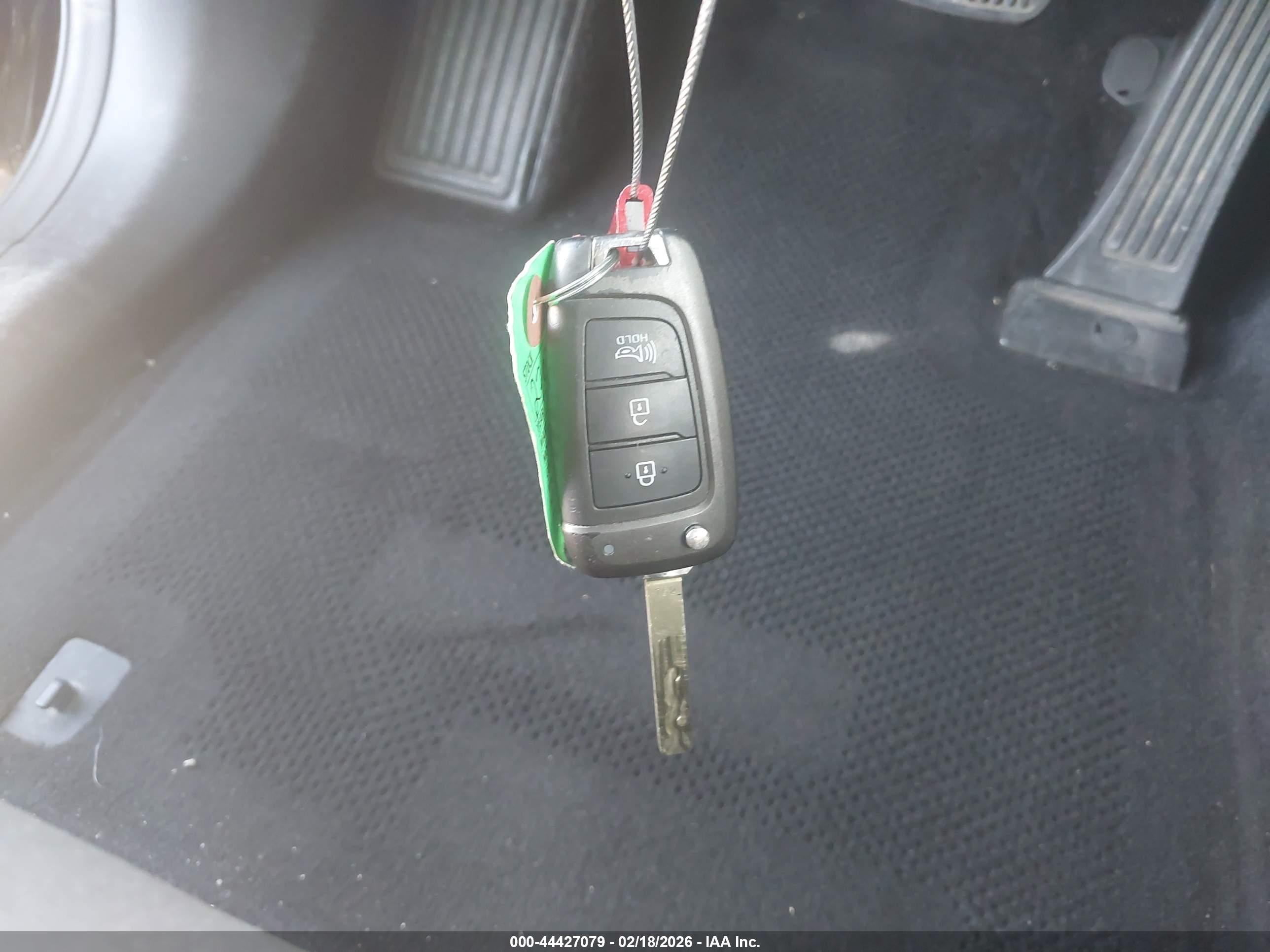 HYUNDAI SANTA image 11