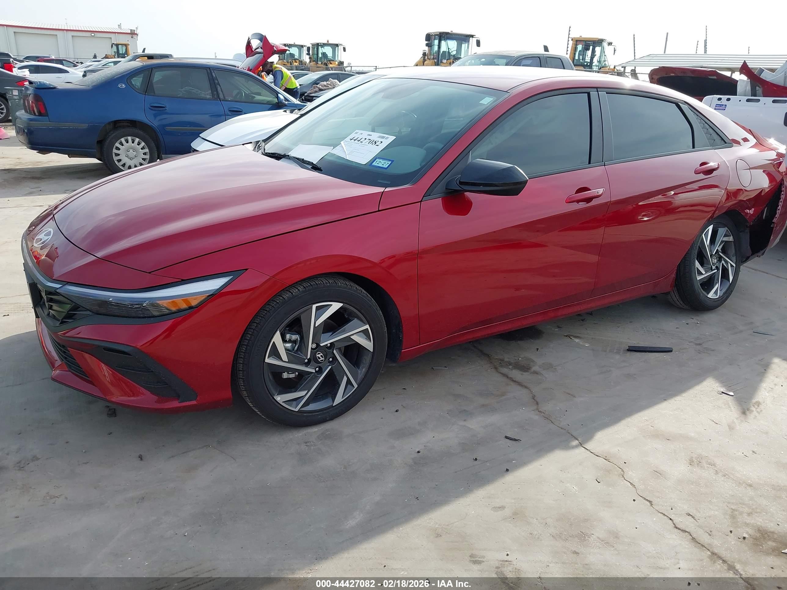 HYUNDAI ELANTRA image 2