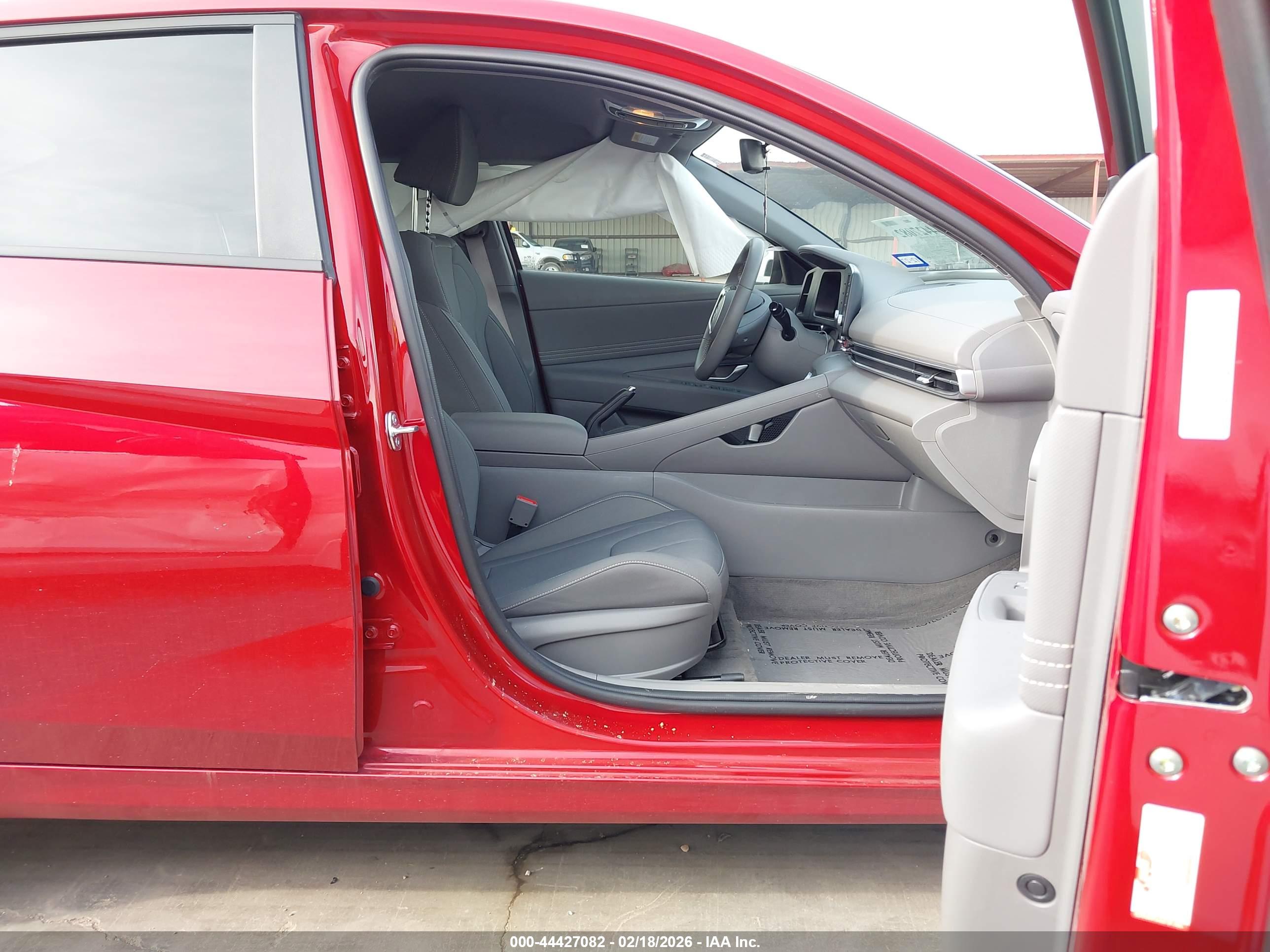 HYUNDAI ELANTRA image 5