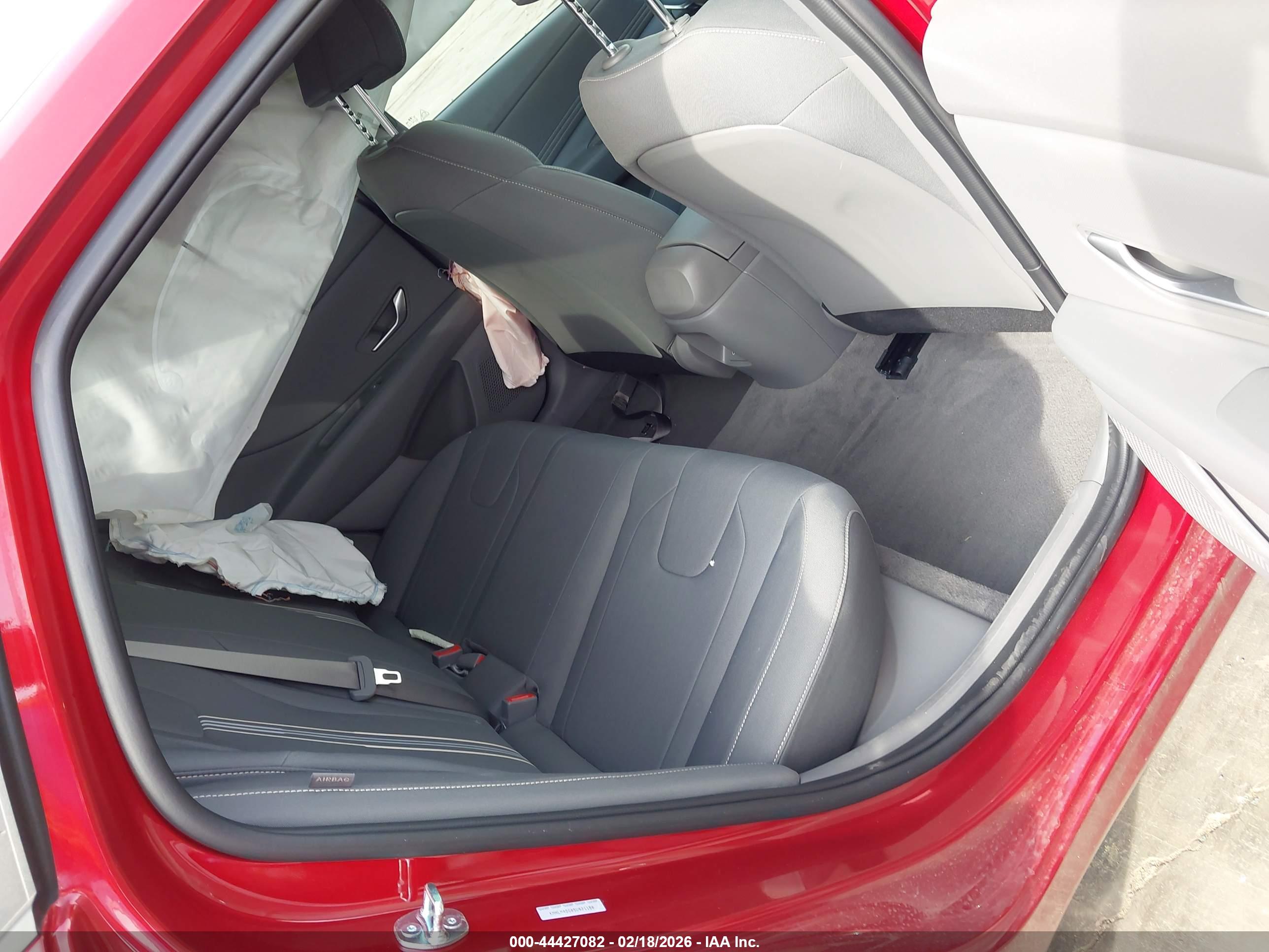 HYUNDAI ELANTRA image 8
